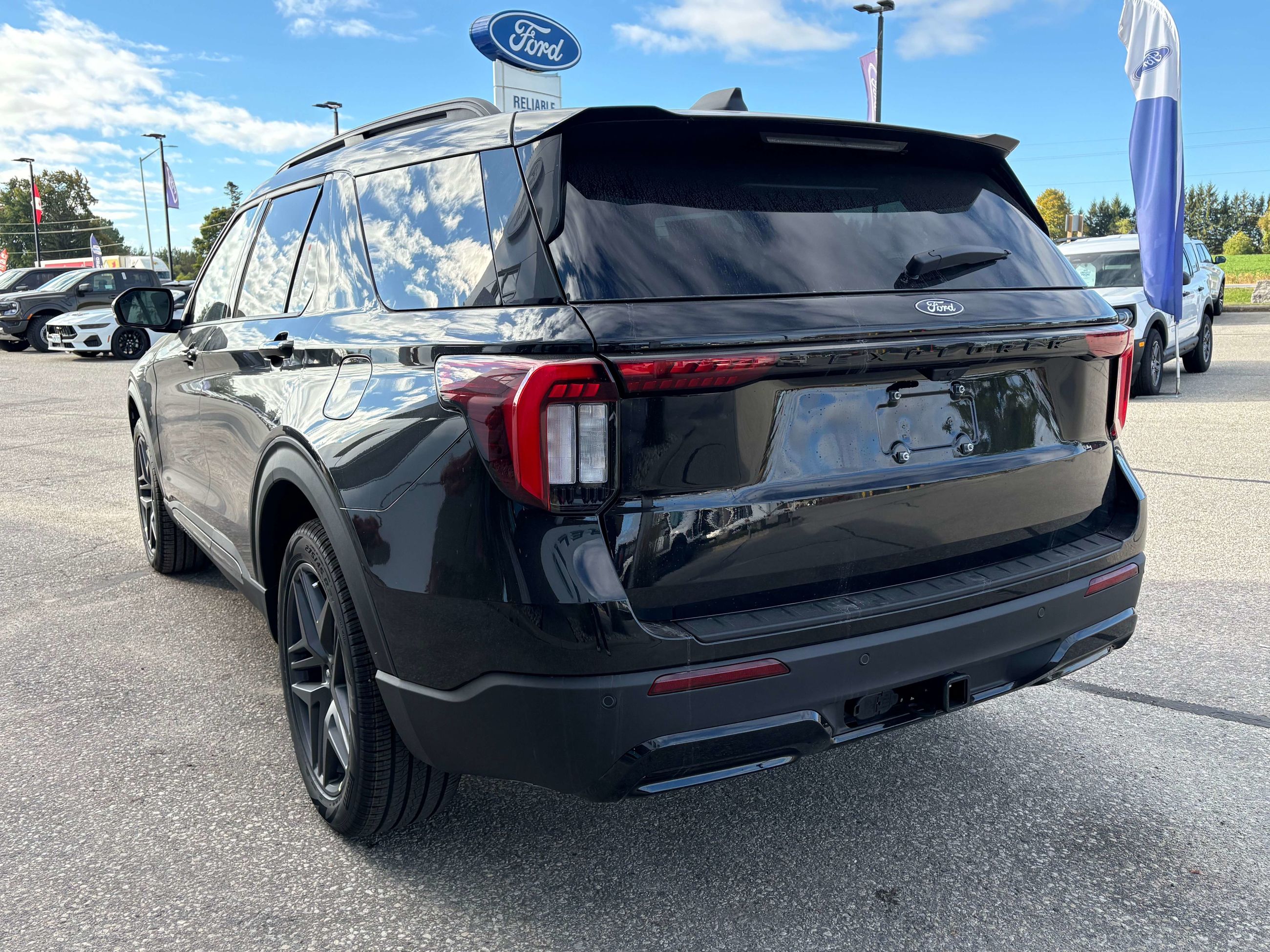 Photo 2027 Ford Explorer ST-Line #6