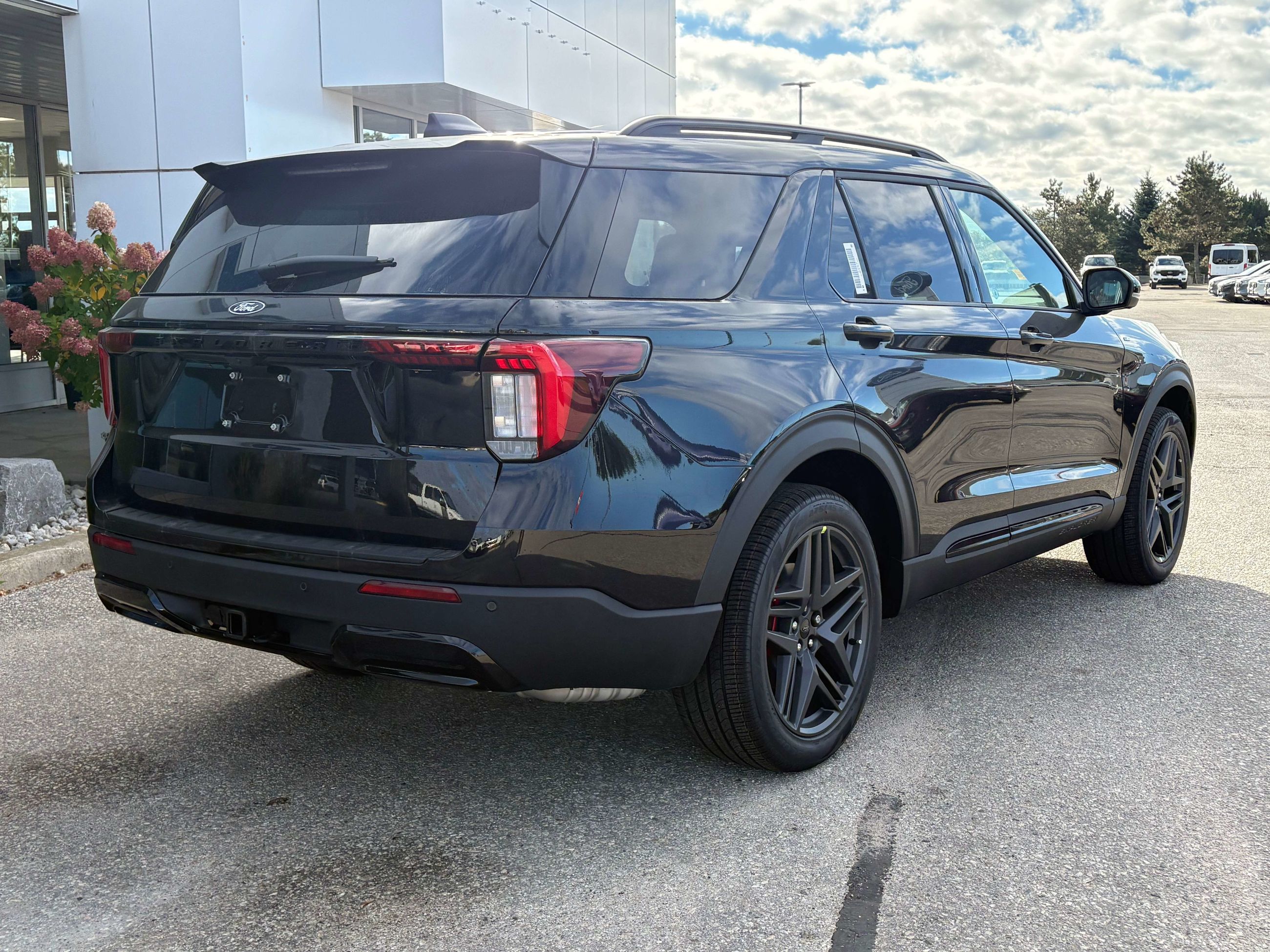 Photo 2027 Ford Explorer ST-Line #5