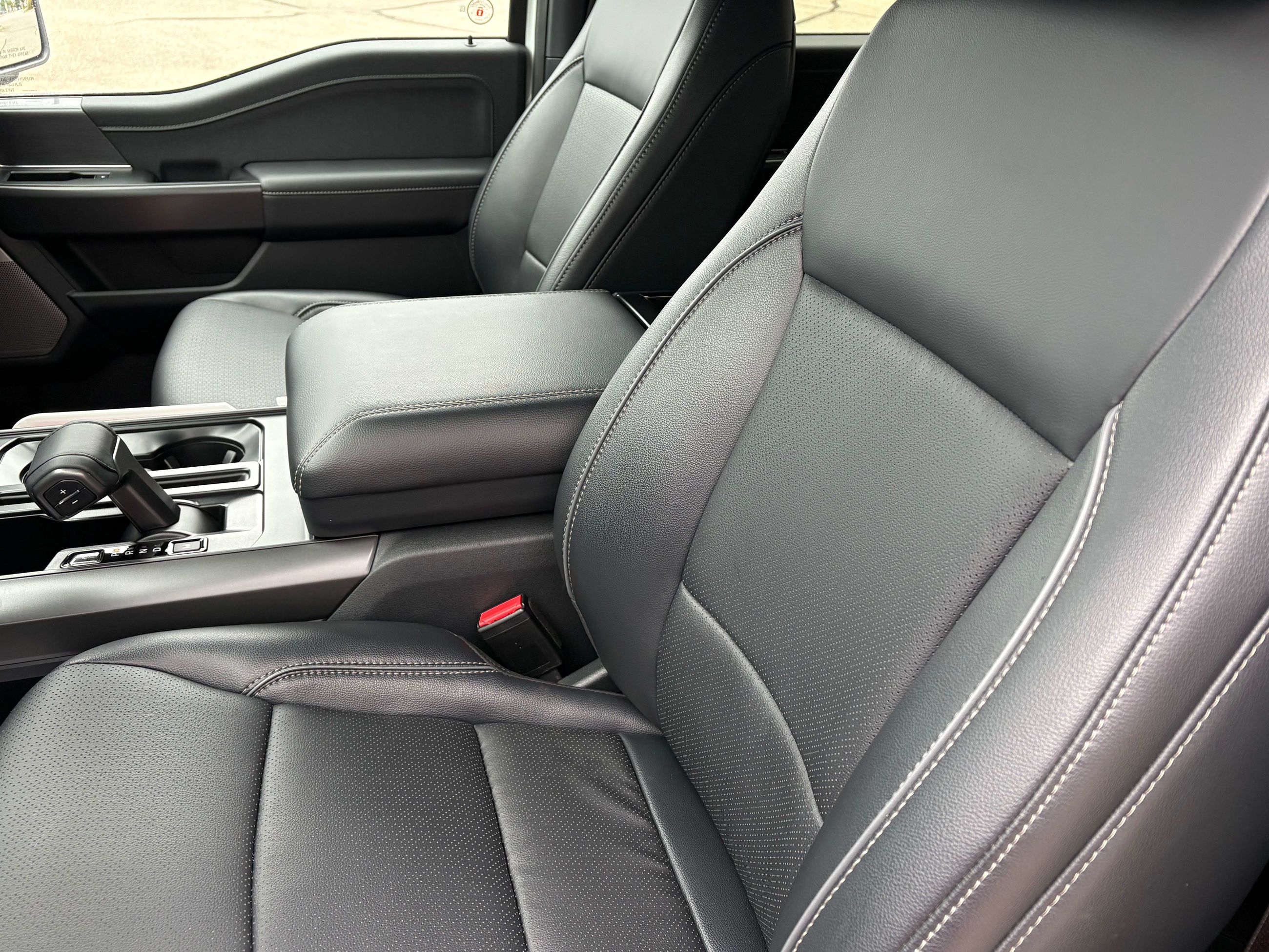Photo 2026 Ford F-150 Lariat #8