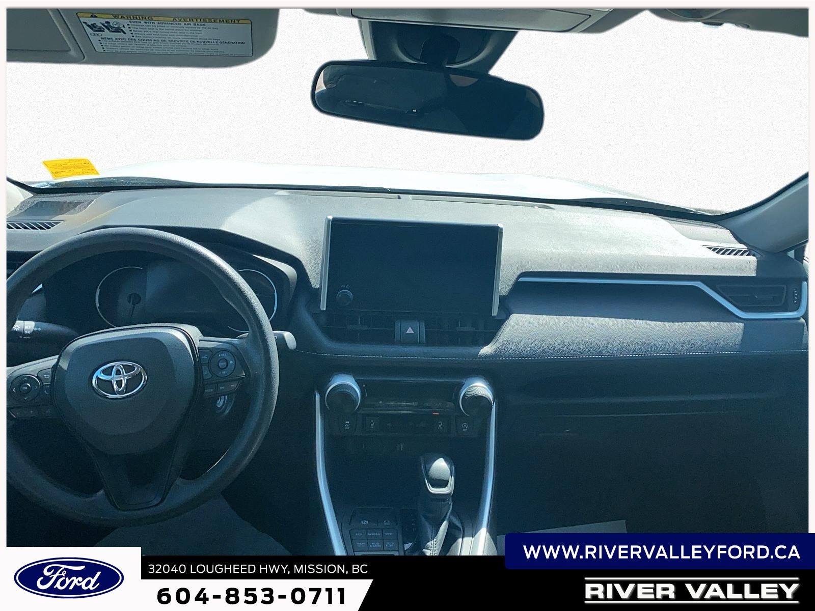 Photo 2024 Toyota RAV4 LE #8