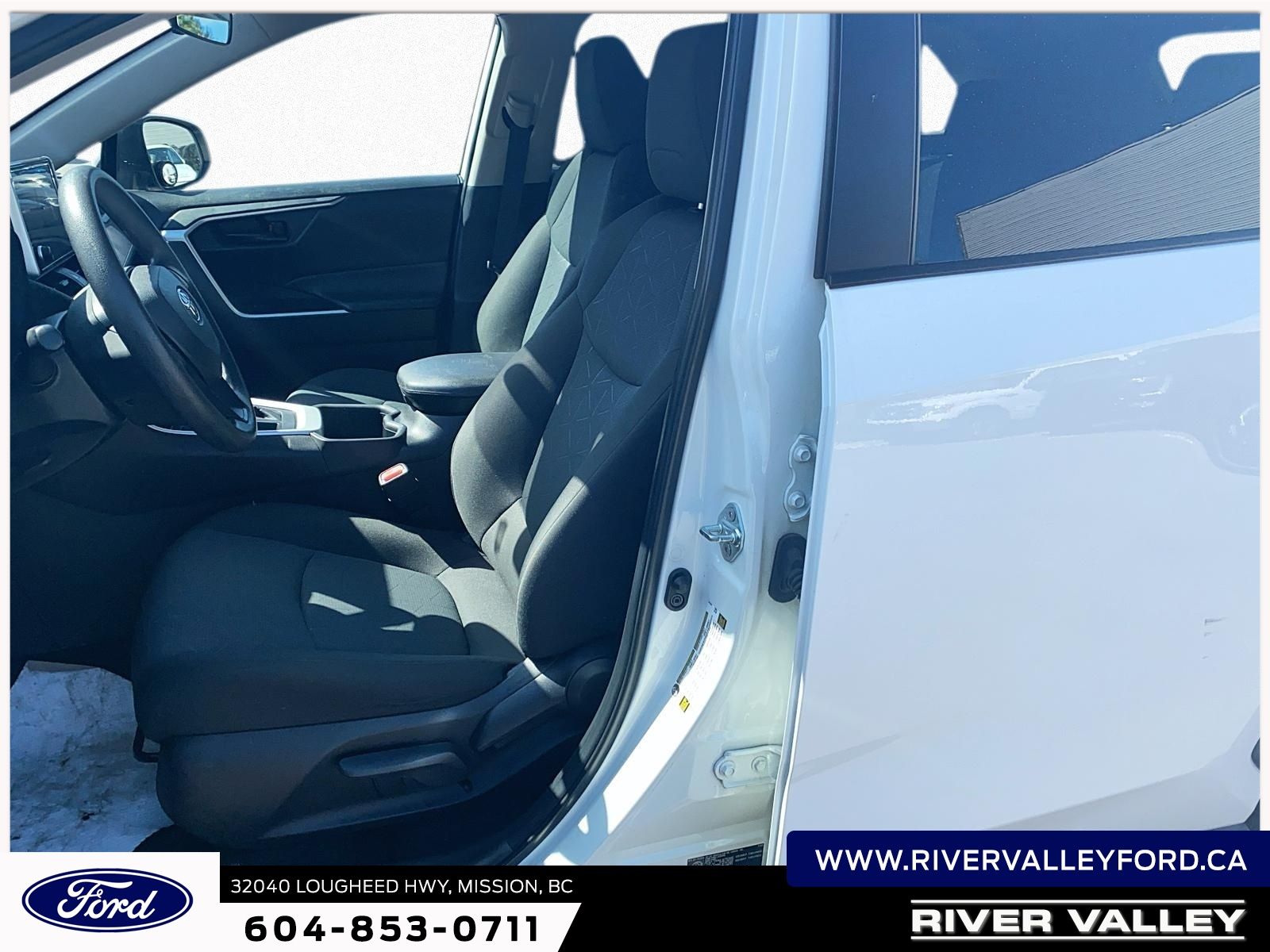 Photo 2024 Toyota RAV4 LE #7