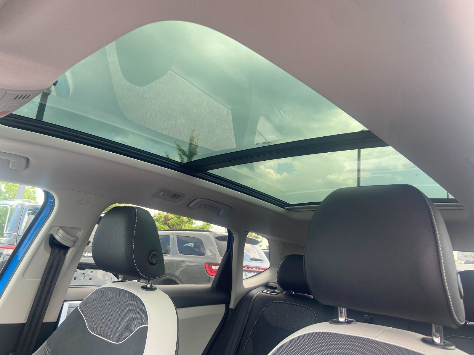 Volkswagen Taos Comfortline 4Motion TOIT PANORAMIQUE 2025 — photo 5