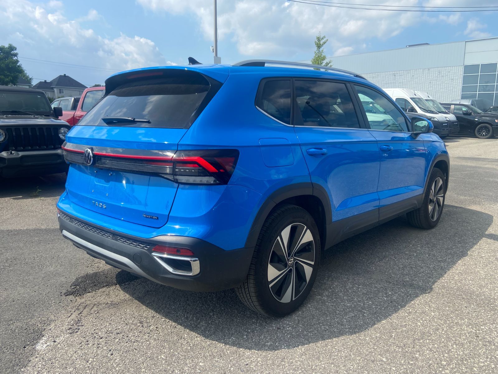Volkswagen Taos Comfortline 4Motion TOIT PANORAMIQUE 2025 — photo 2
