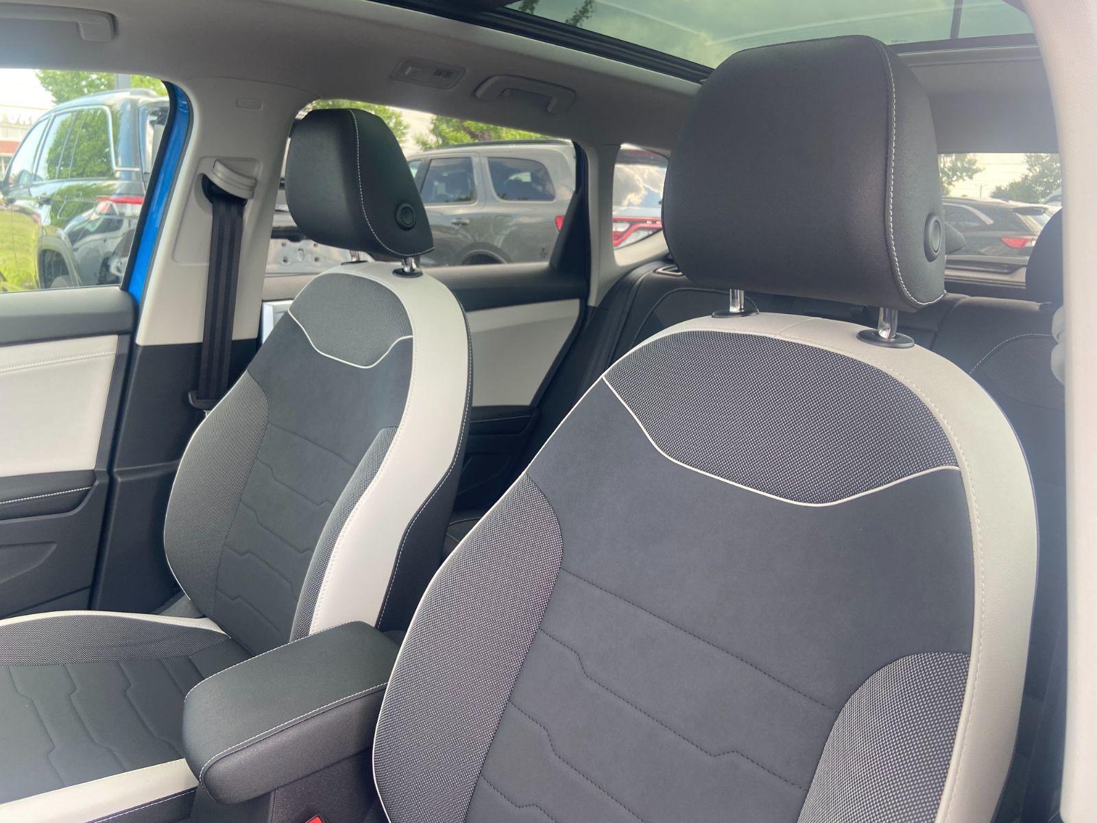 Volkswagen Taos Comfortline 4Motion TOIT PANORAMIQUE 2025 — photo 4