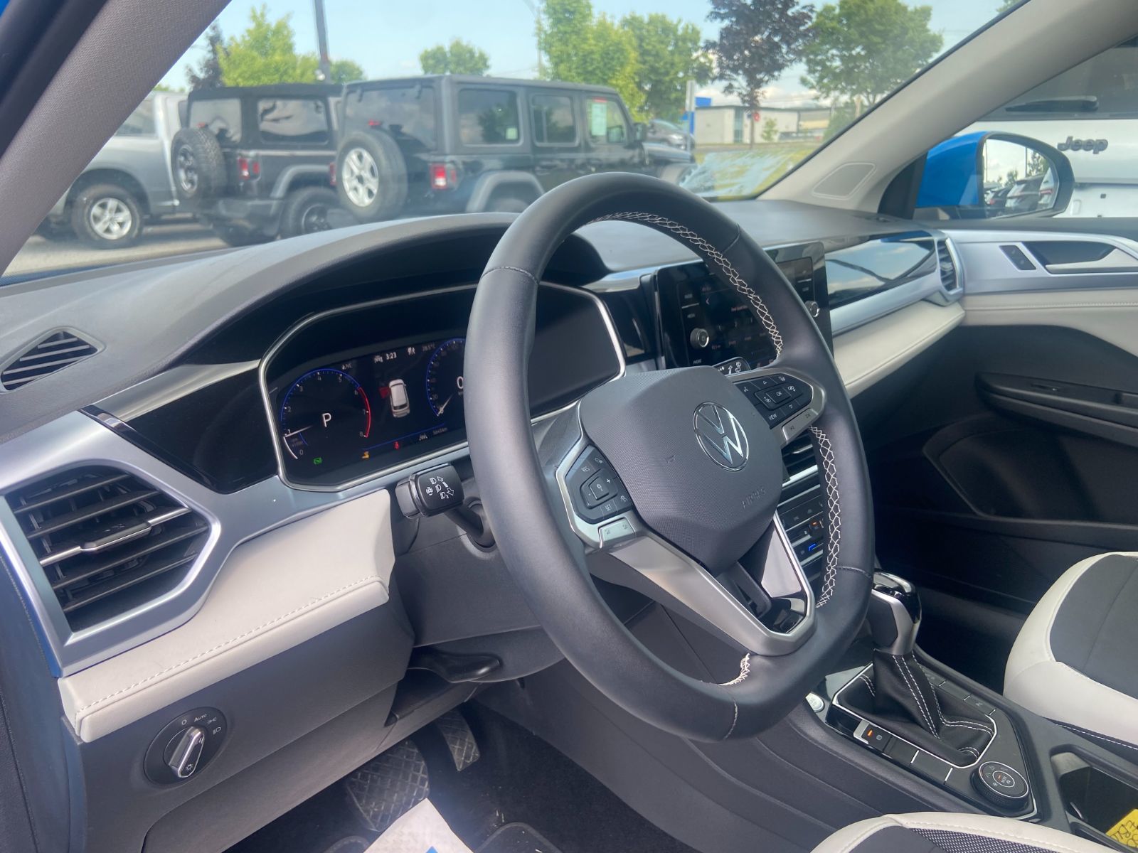 Volkswagen Taos Comfortline 4Motion TOIT PANORAMIQUE 2025 — photo 3