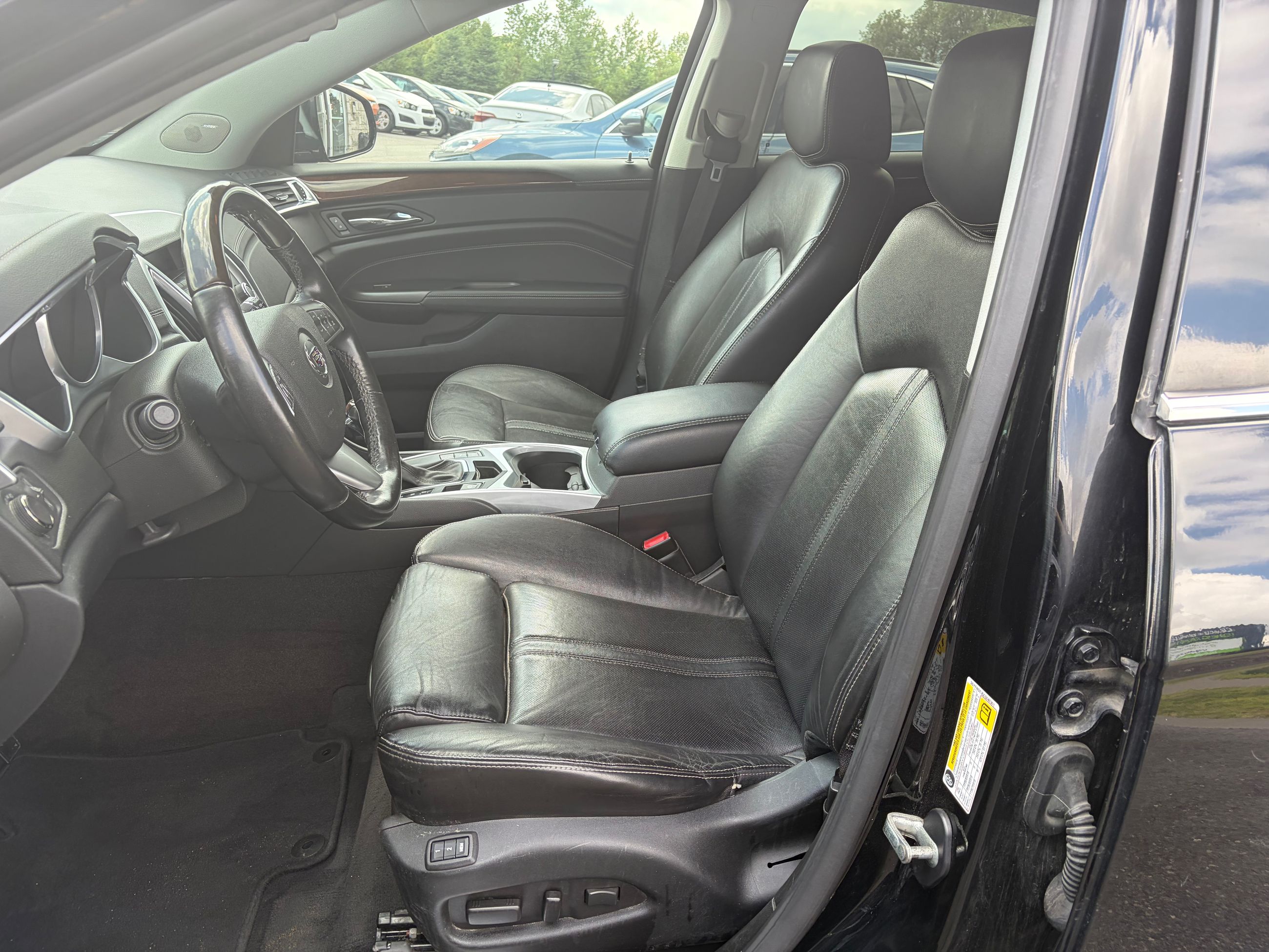 Cadillac SRX 2012 — photo 8