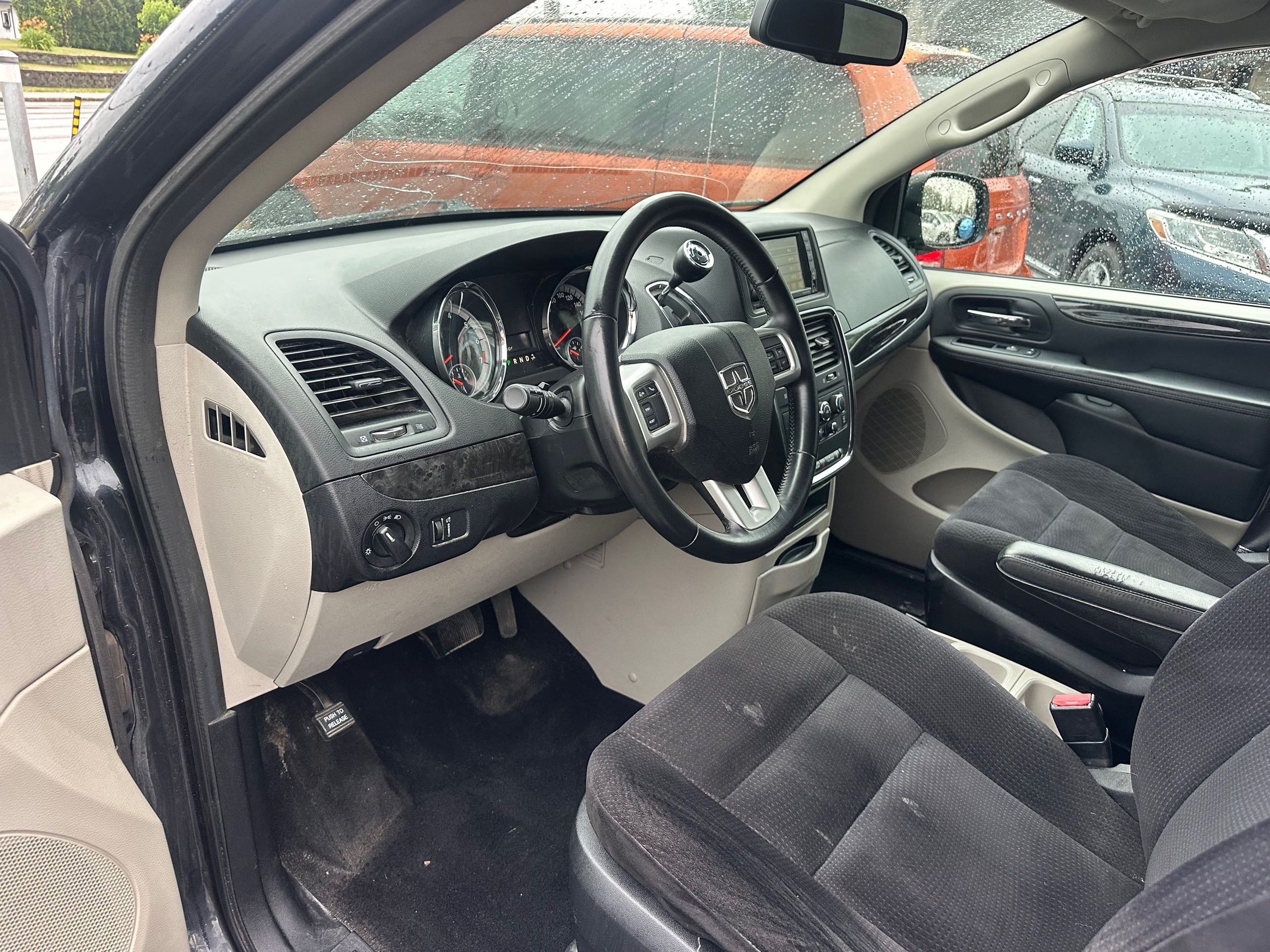 Dodge Grand Caravan 2014 — photo 7