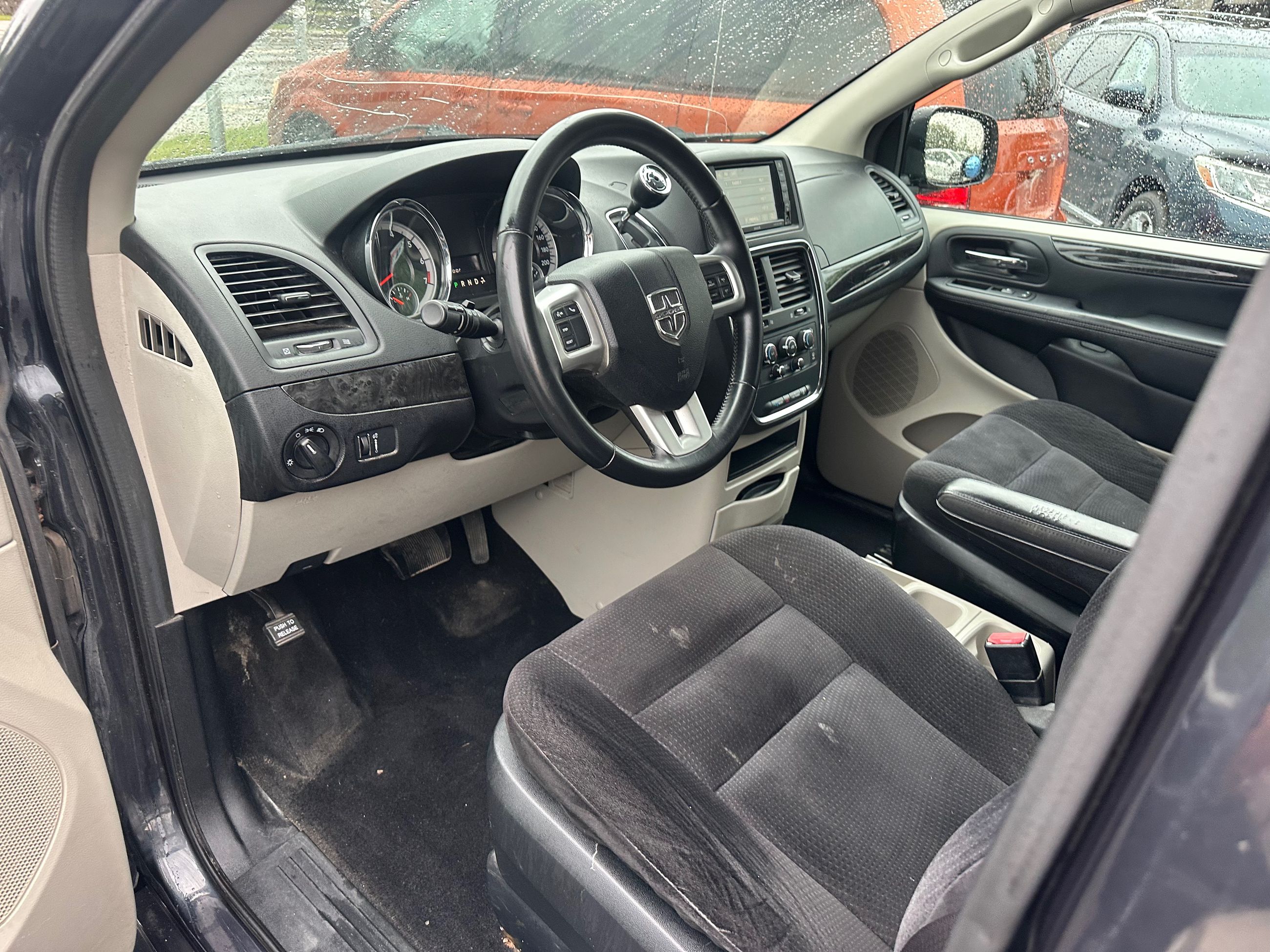 Dodge Grand Caravan 2014 — photo 6