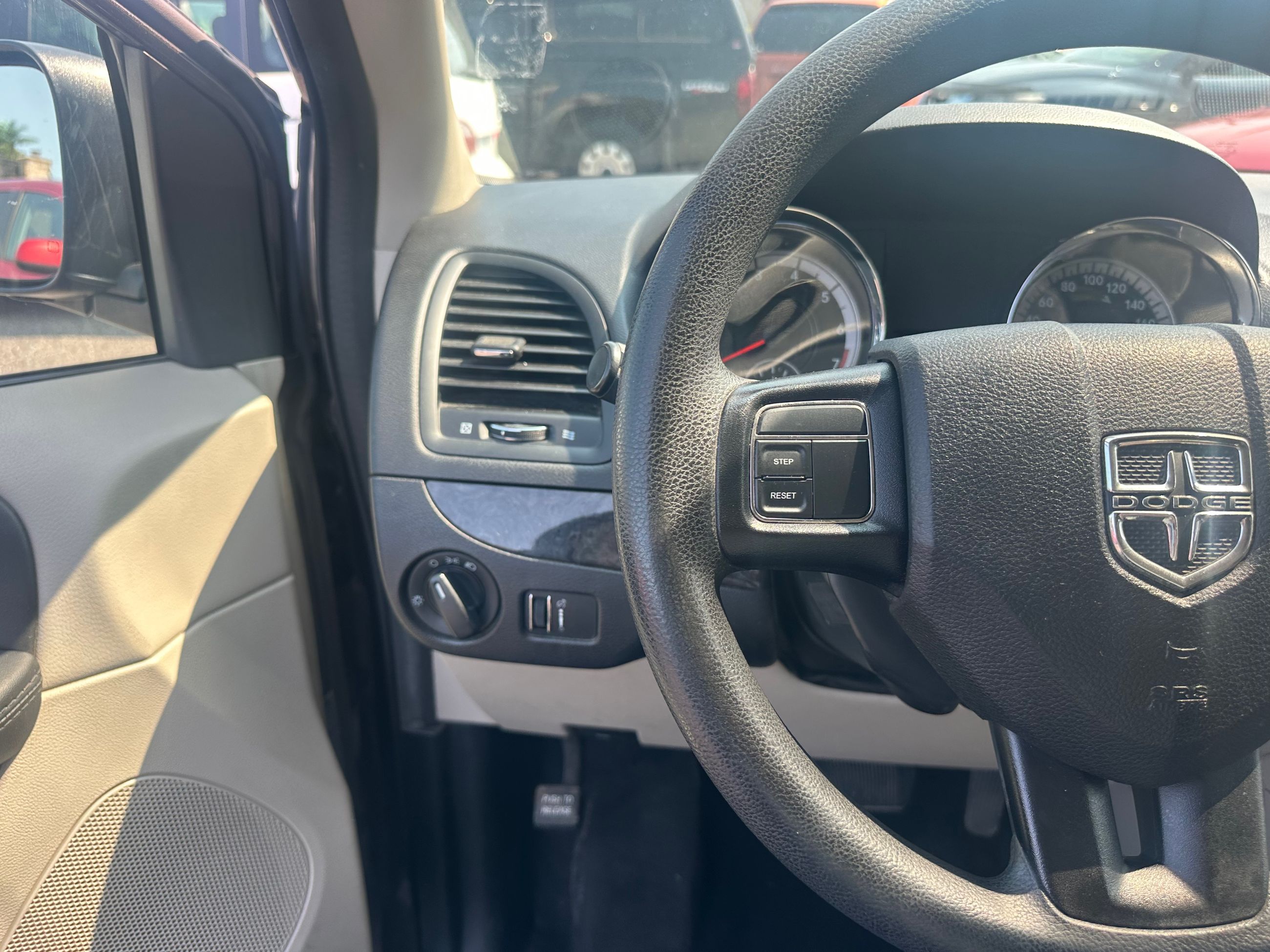 Dodge Grand Caravan 2015 — photo 8
