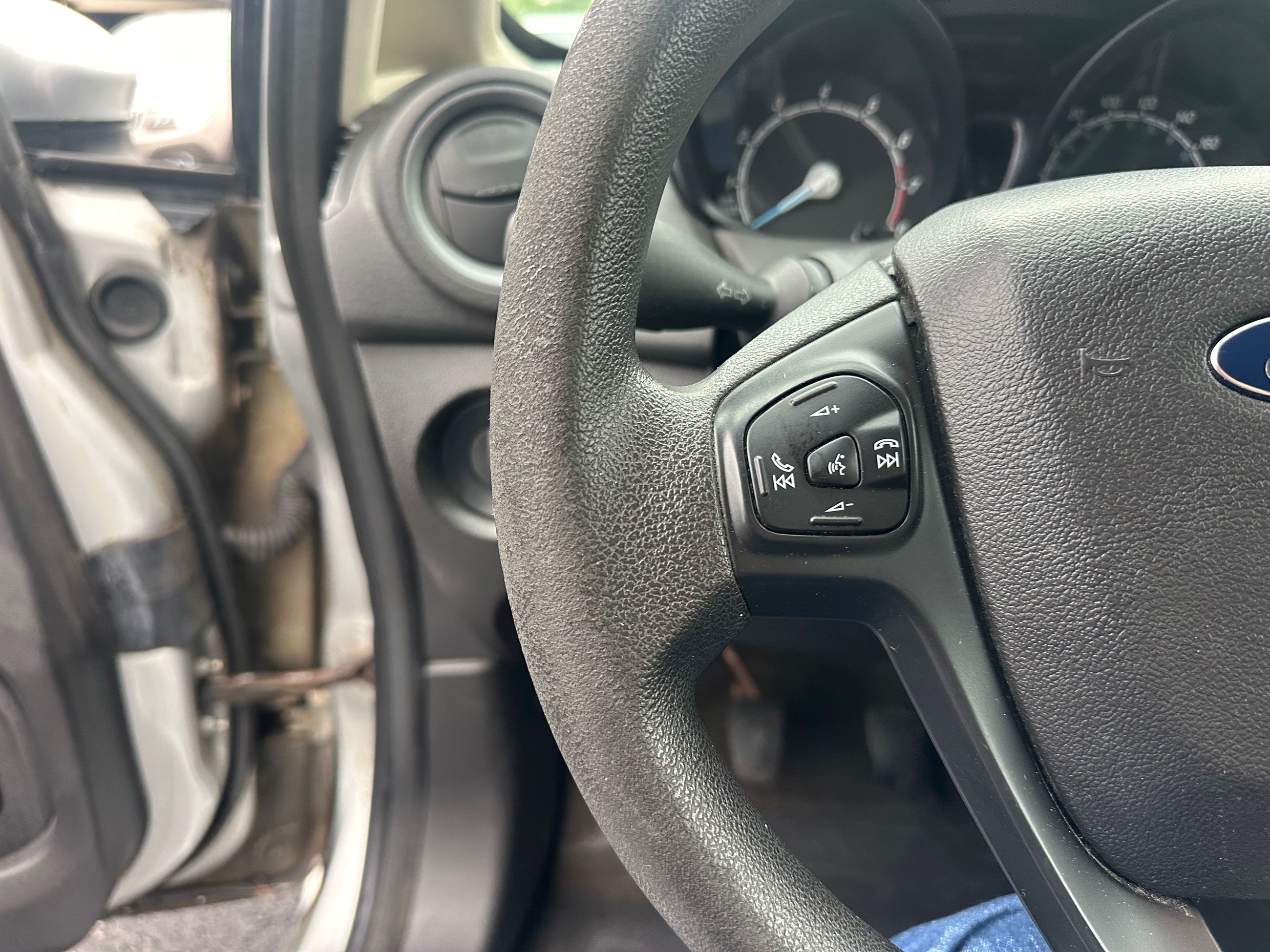 Ford Fiesta 2015 — photo 8