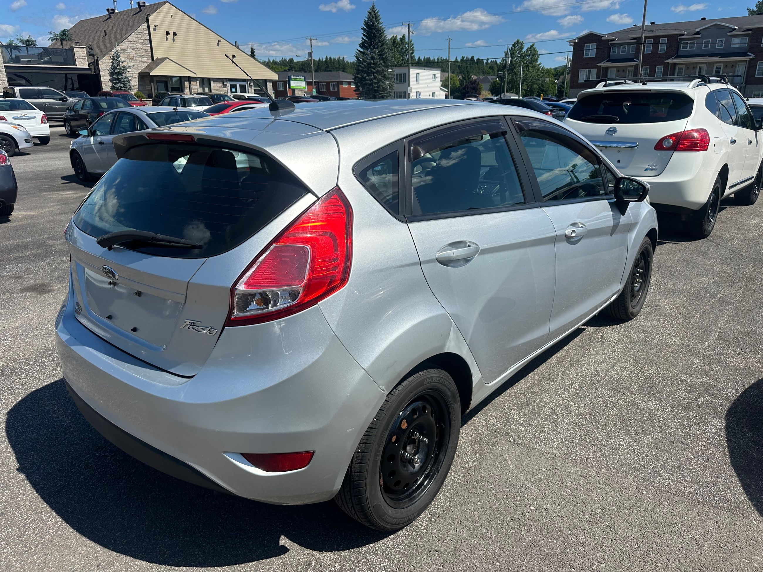 Ford Fiesta 2015 — photo 2