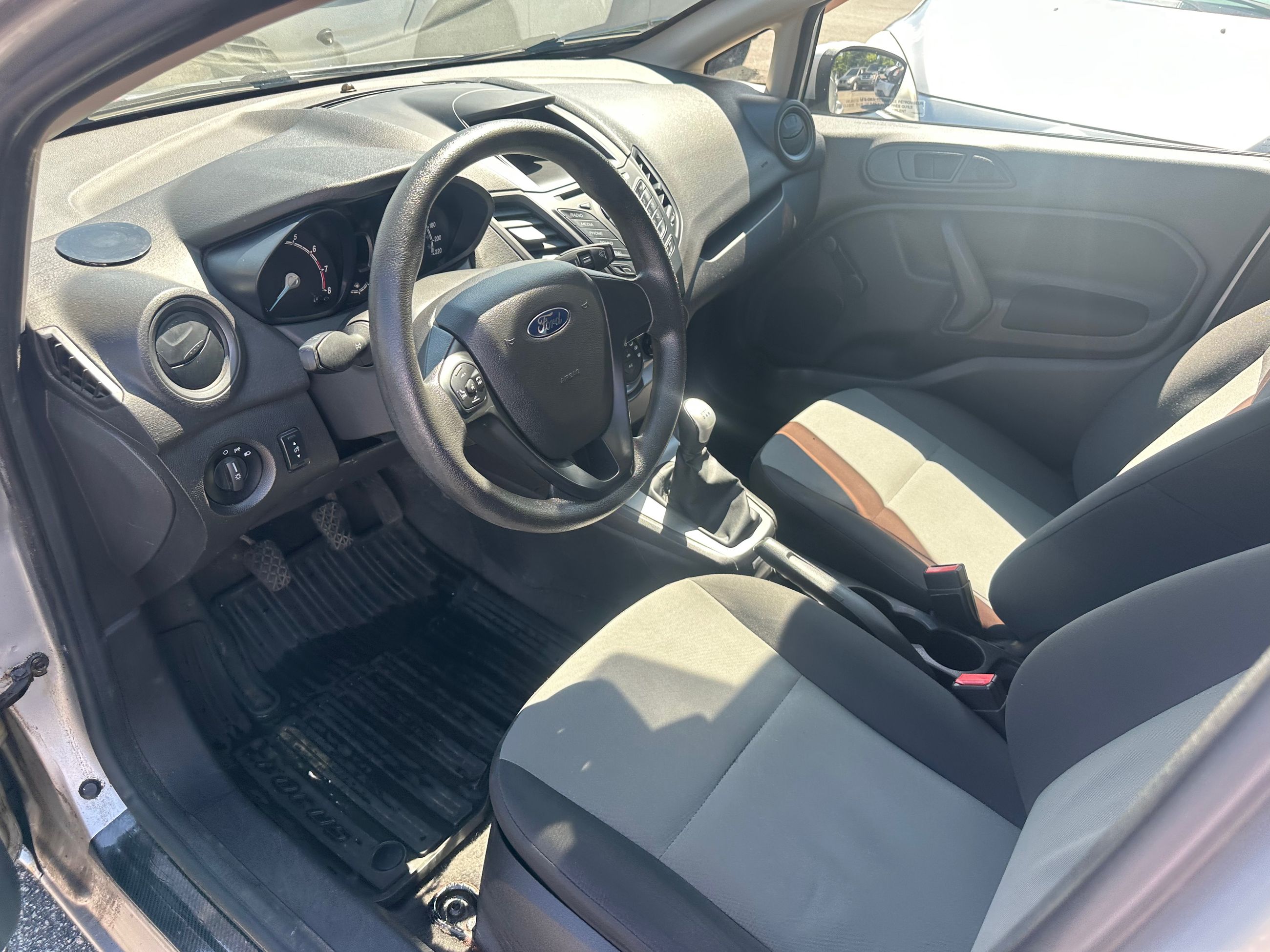 Ford Fiesta 2015 — photo 8