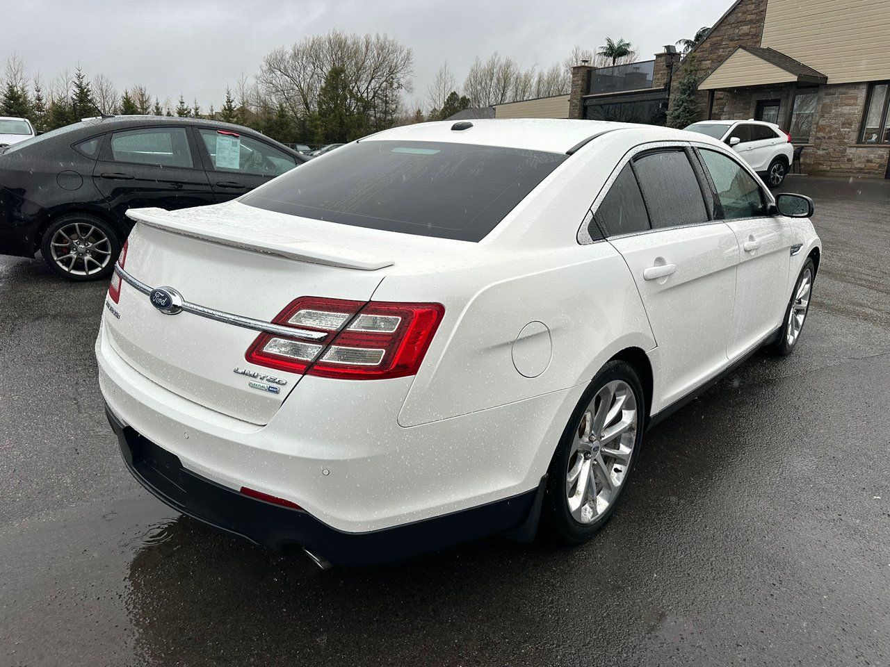Ford Taurus 2015 — photo 3