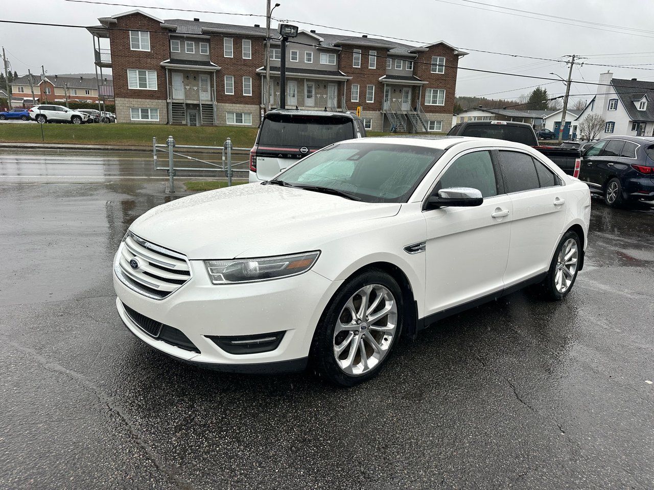 Ford Taurus 2015 — photo 2