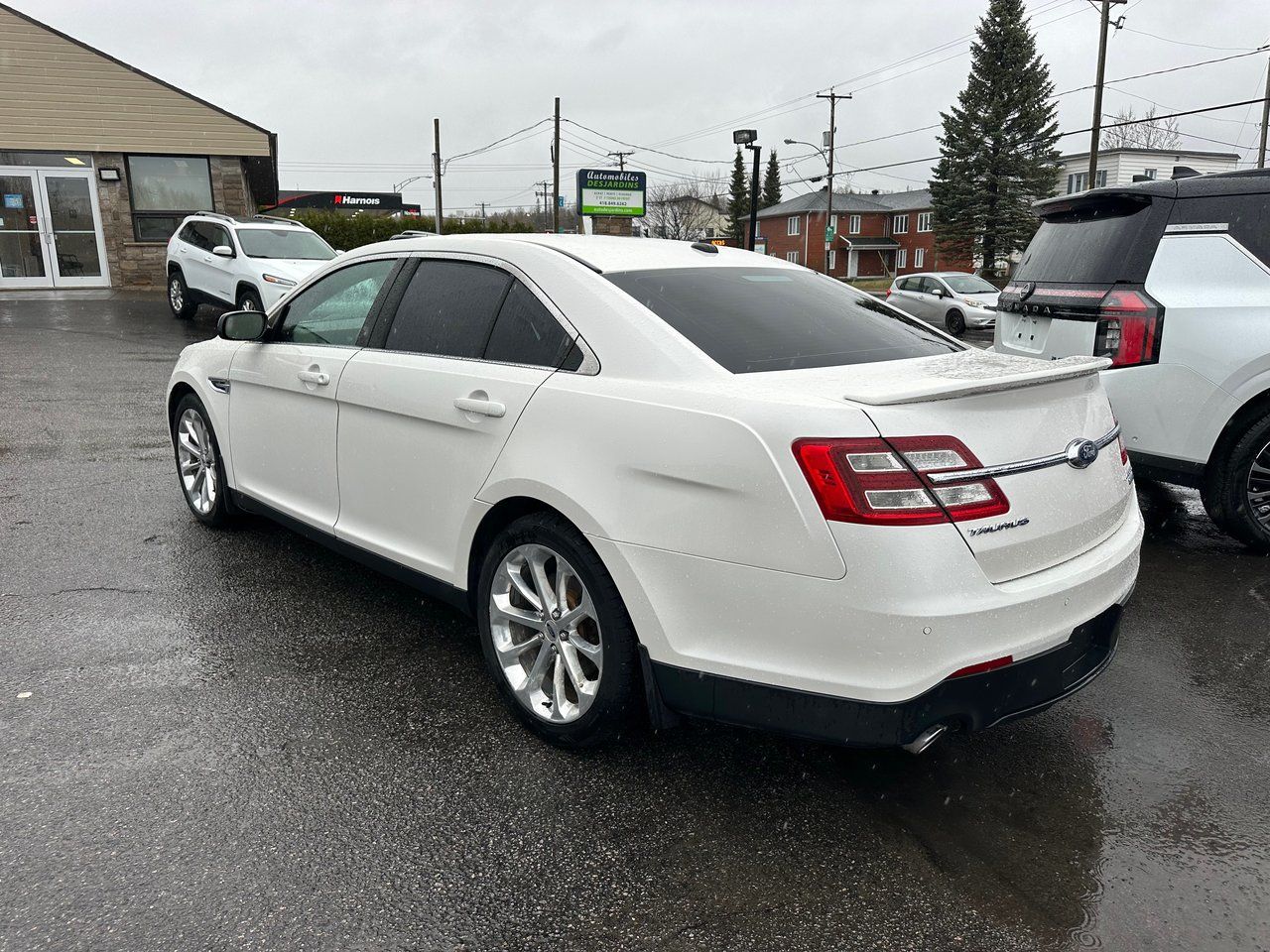 Ford Taurus 2015 — photo 4