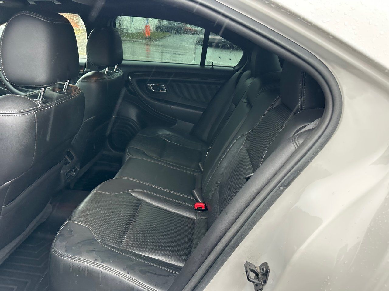 Ford Taurus 2015 — photo 6