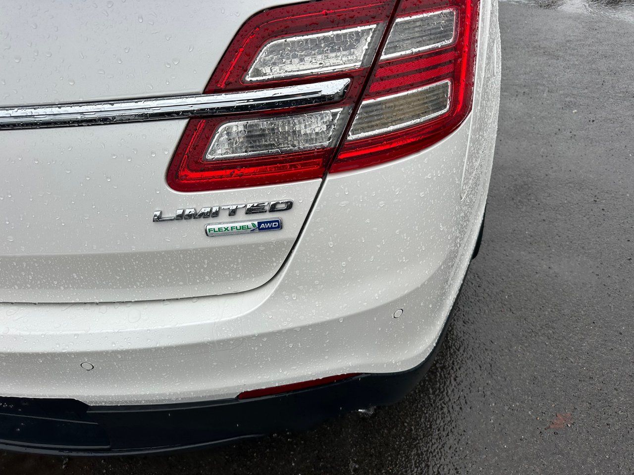 Ford Taurus 2015 — photo 5