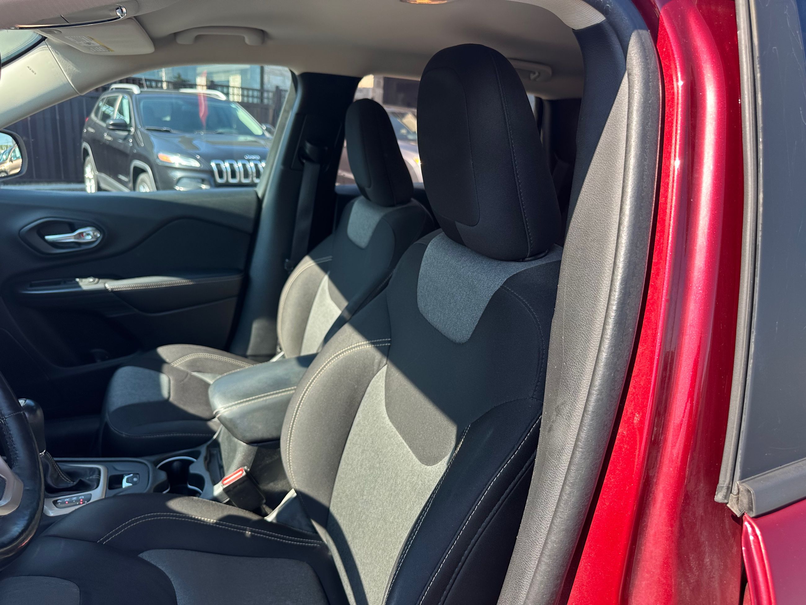Jeep Cherokee 2014 — photo 6