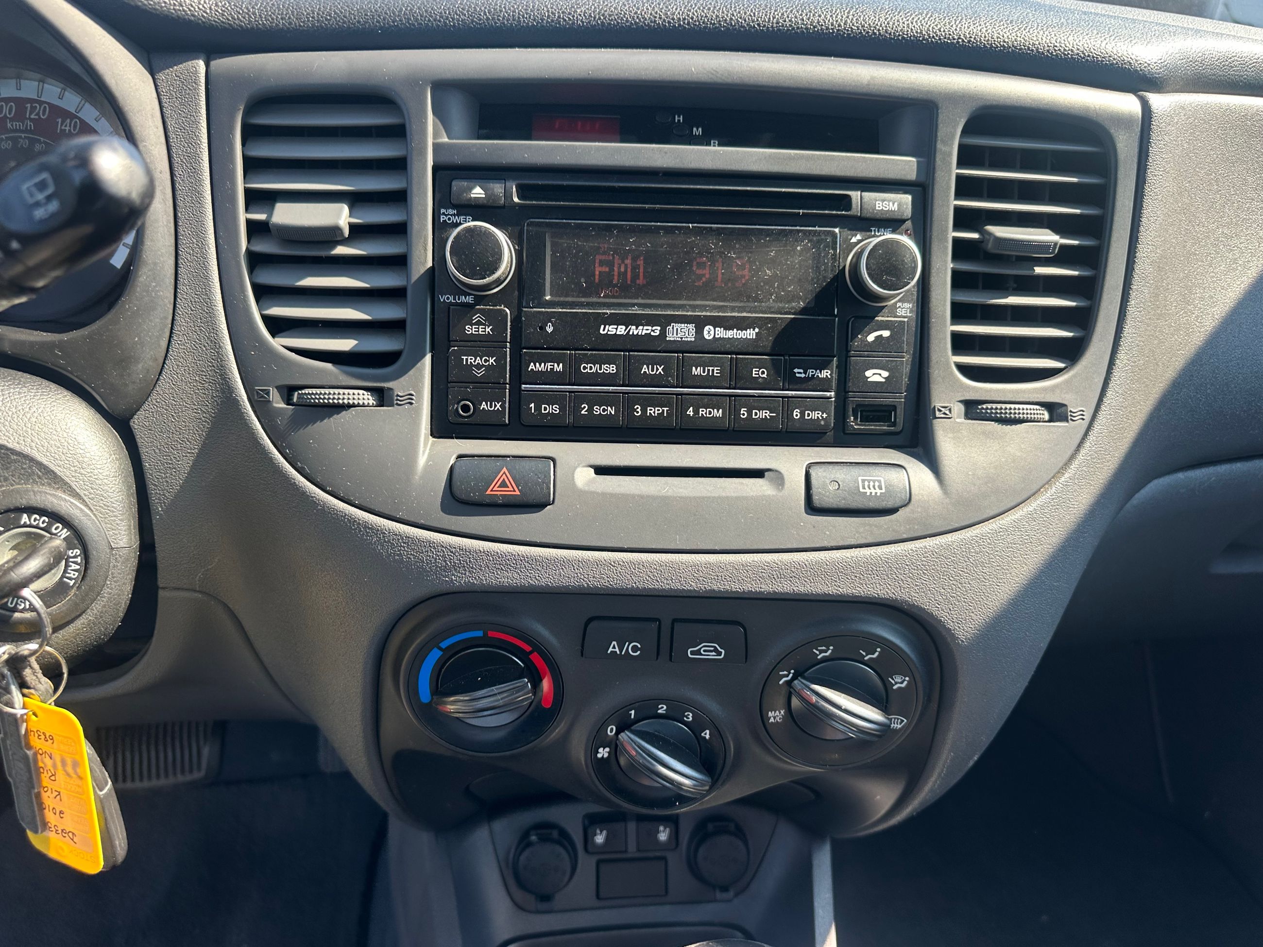 Kia Rio 2010 — photo 8