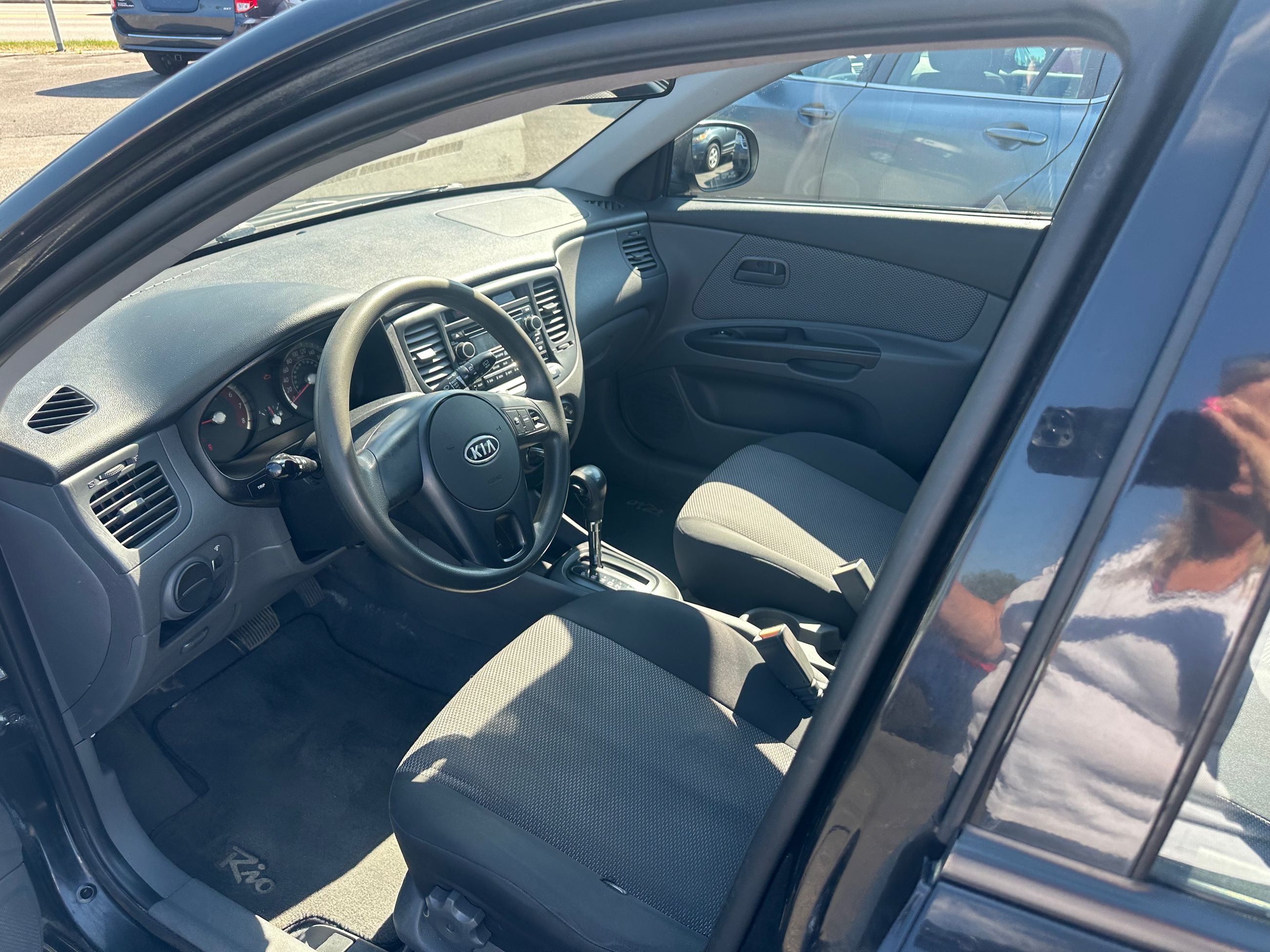 Kia Rio 2010 — photo 5