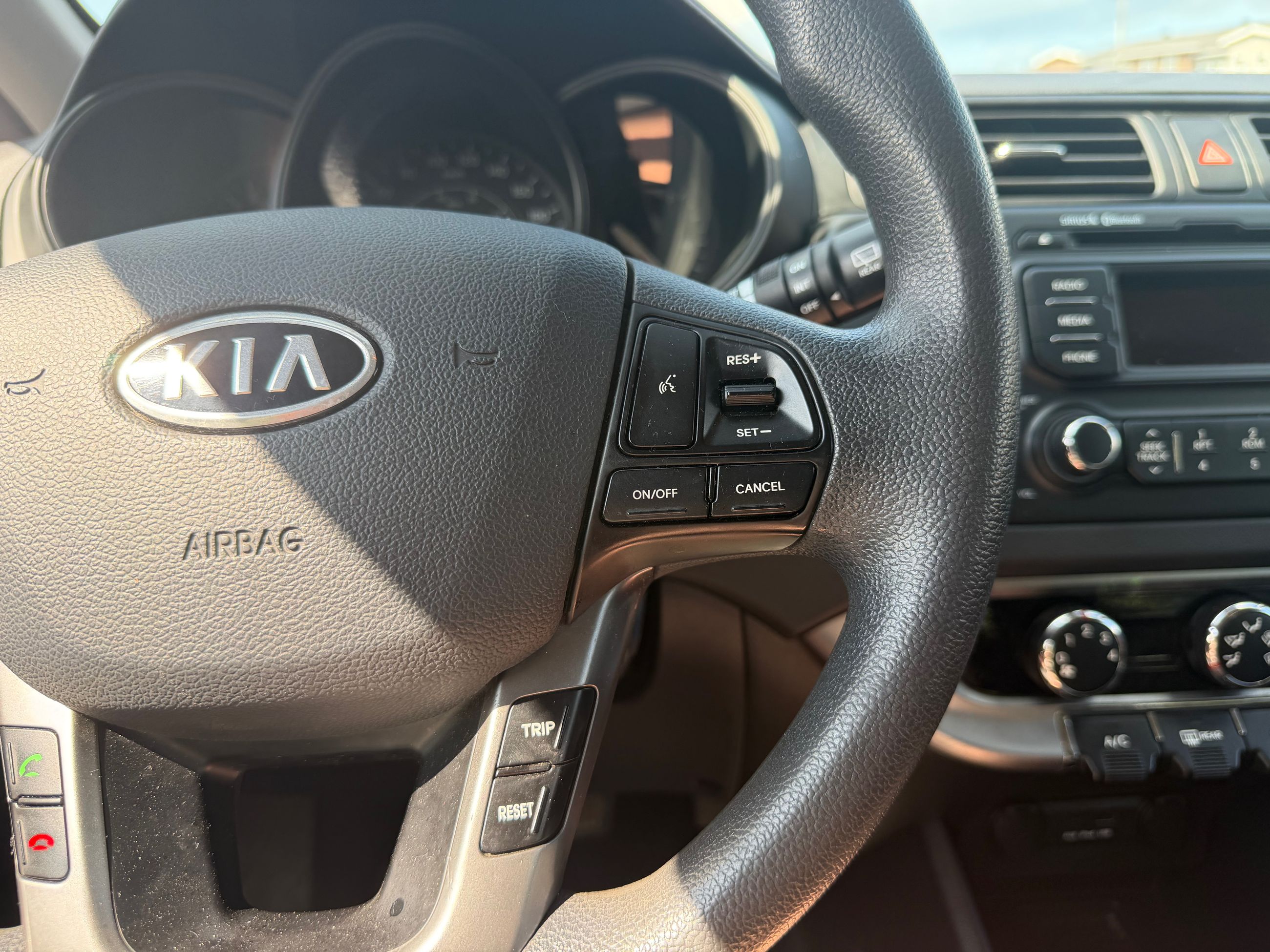 Kia Rio 2012 — photo 8