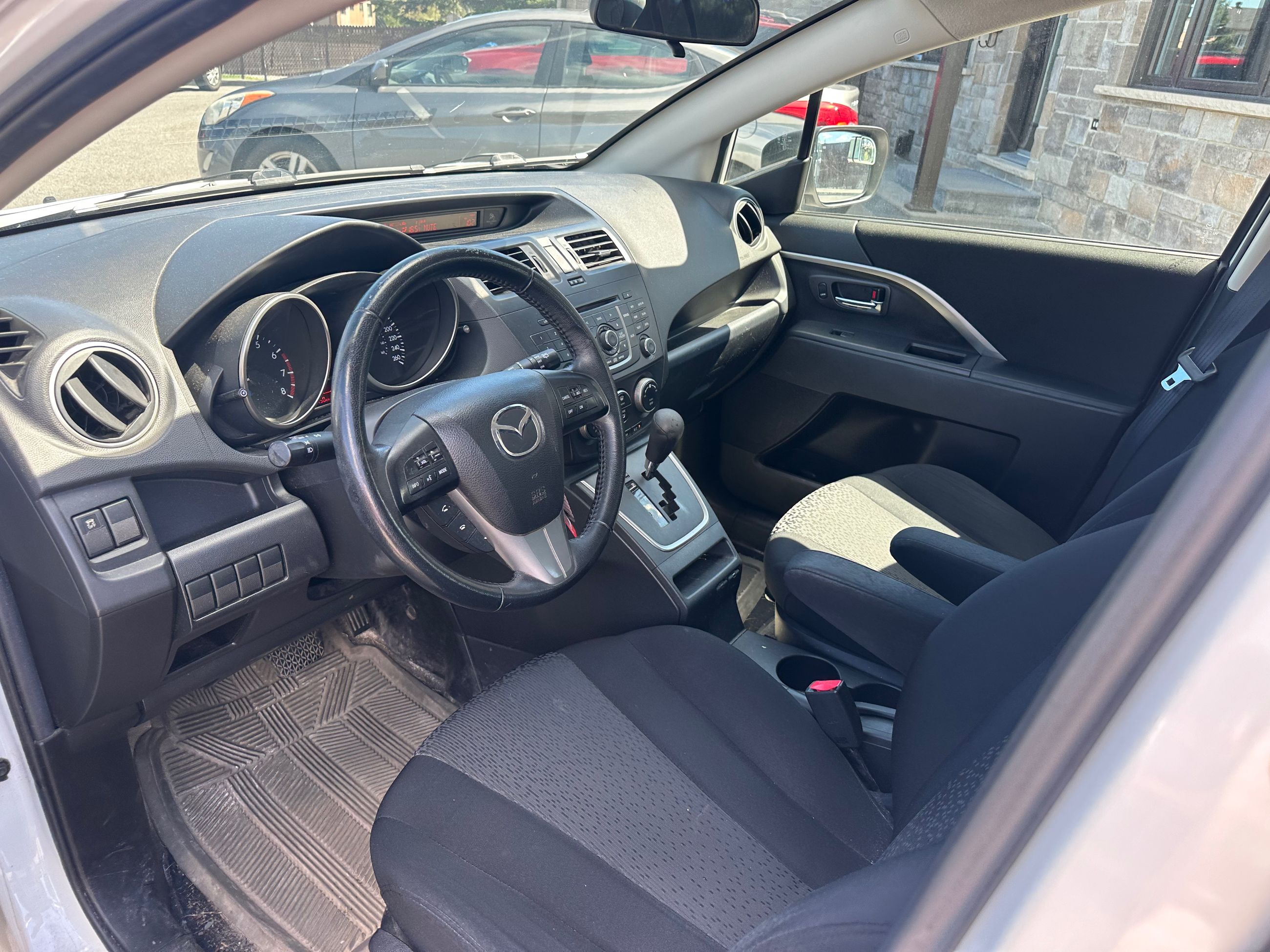 Mazda5 2012 — photo 6
