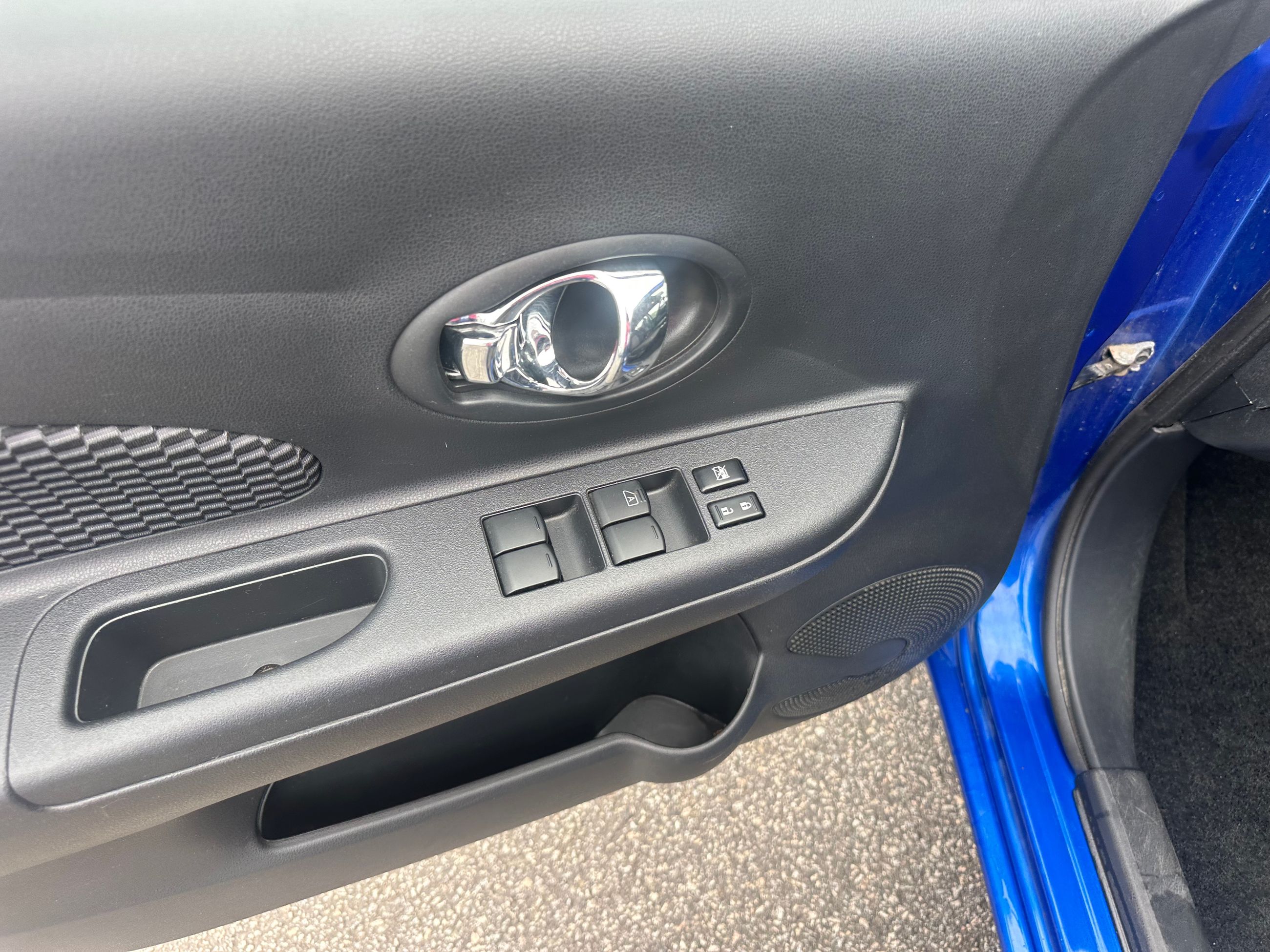 Nissan Micra 2015 — photo 8