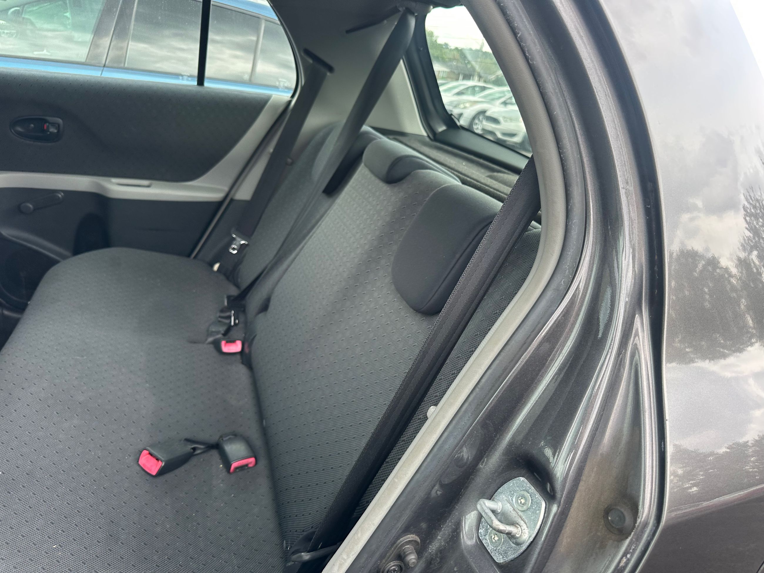 Toyota Yaris 2010 — photo 4