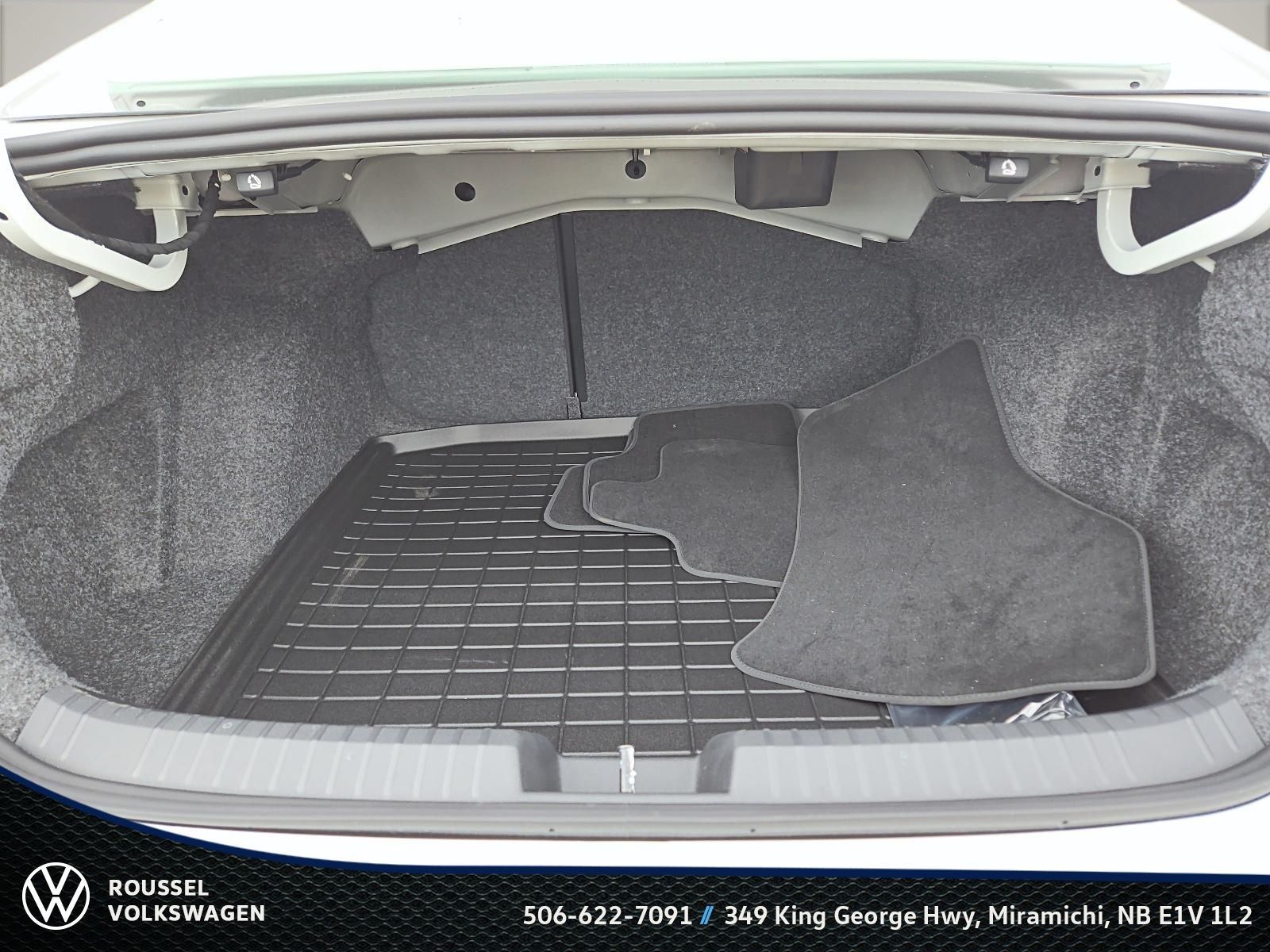 Photo 2027 Volkswagen Jetta Comfortline #6