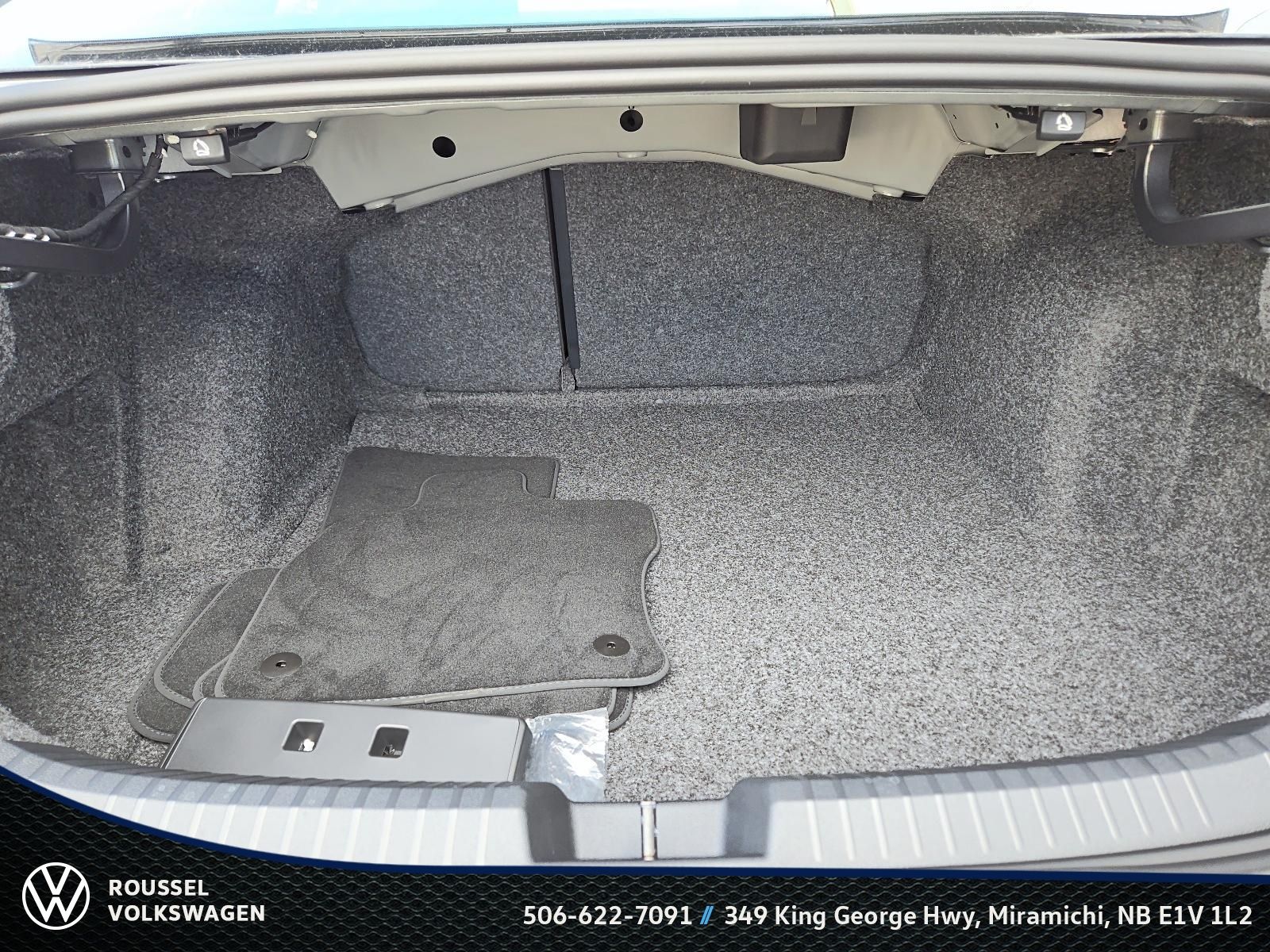 Photo 2027 Volkswagen Jetta Comfortline #6