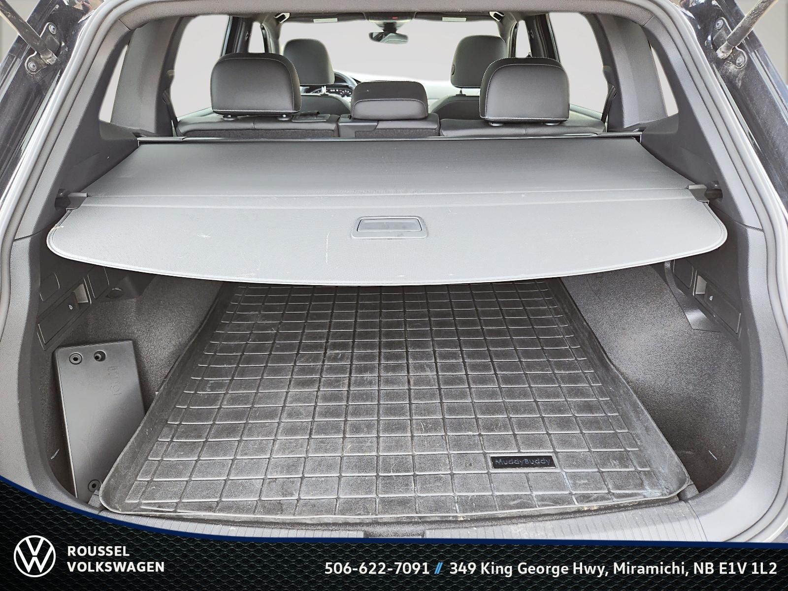 Photo 2022 Volkswagen Tiguan Comfortline R-Line Black Edition #6