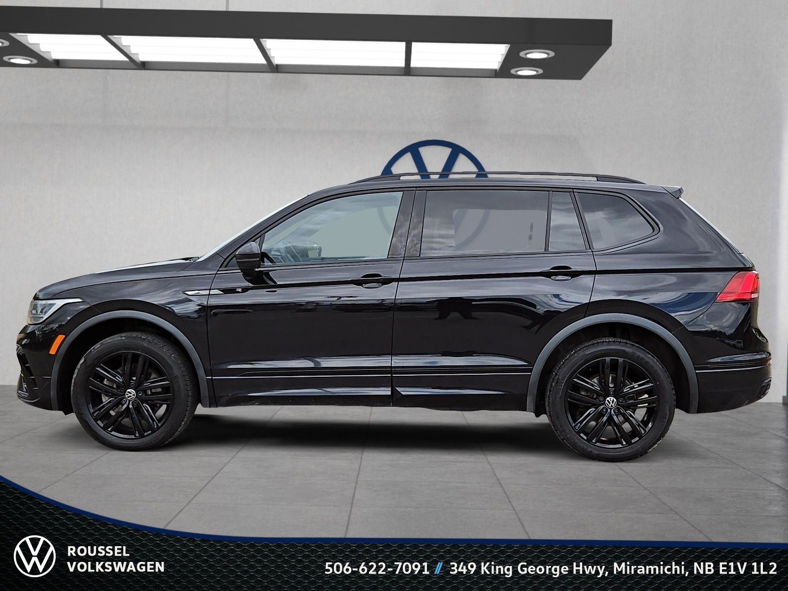 Photo 2022 Volkswagen Tiguan Comfortline R-Line Black Edition #5
