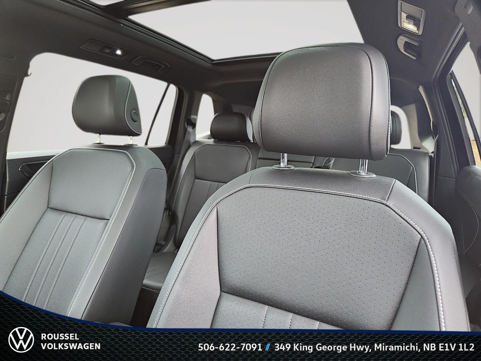 Photo 2022 Volkswagen Tiguan Comfortline R-Line Black Edition #8