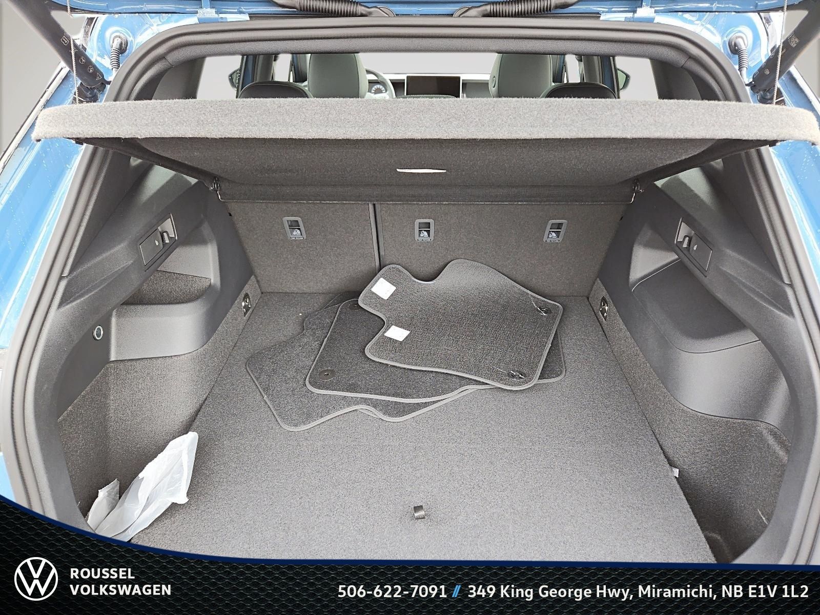 Photo 2026 Volkswagen Tiguan Comfortline R-Line Black Edition 4MOTION #6