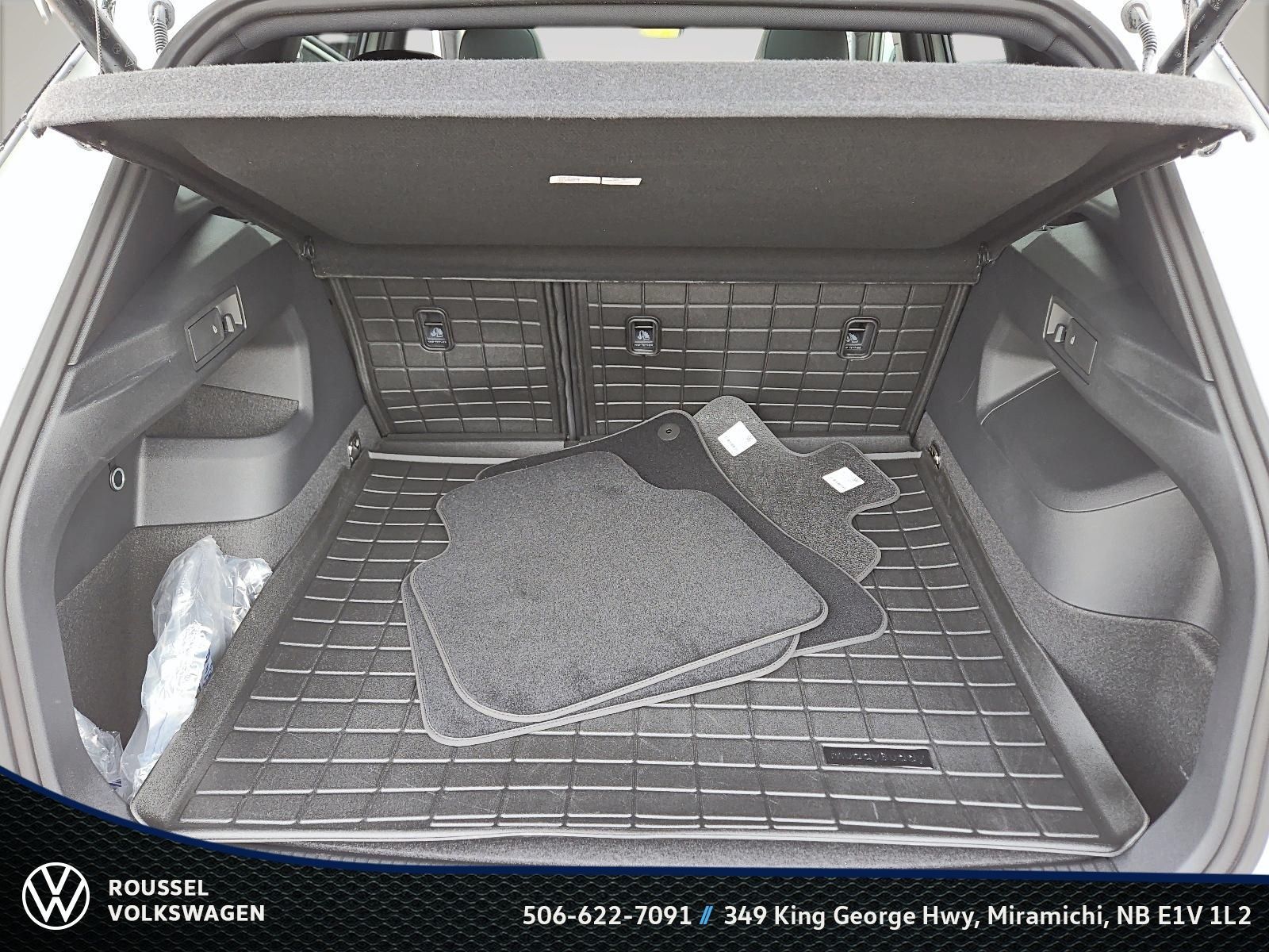 Photo 2026 Volkswagen Tiguan Comfortline R-Line Black Edition 4MOTION #6