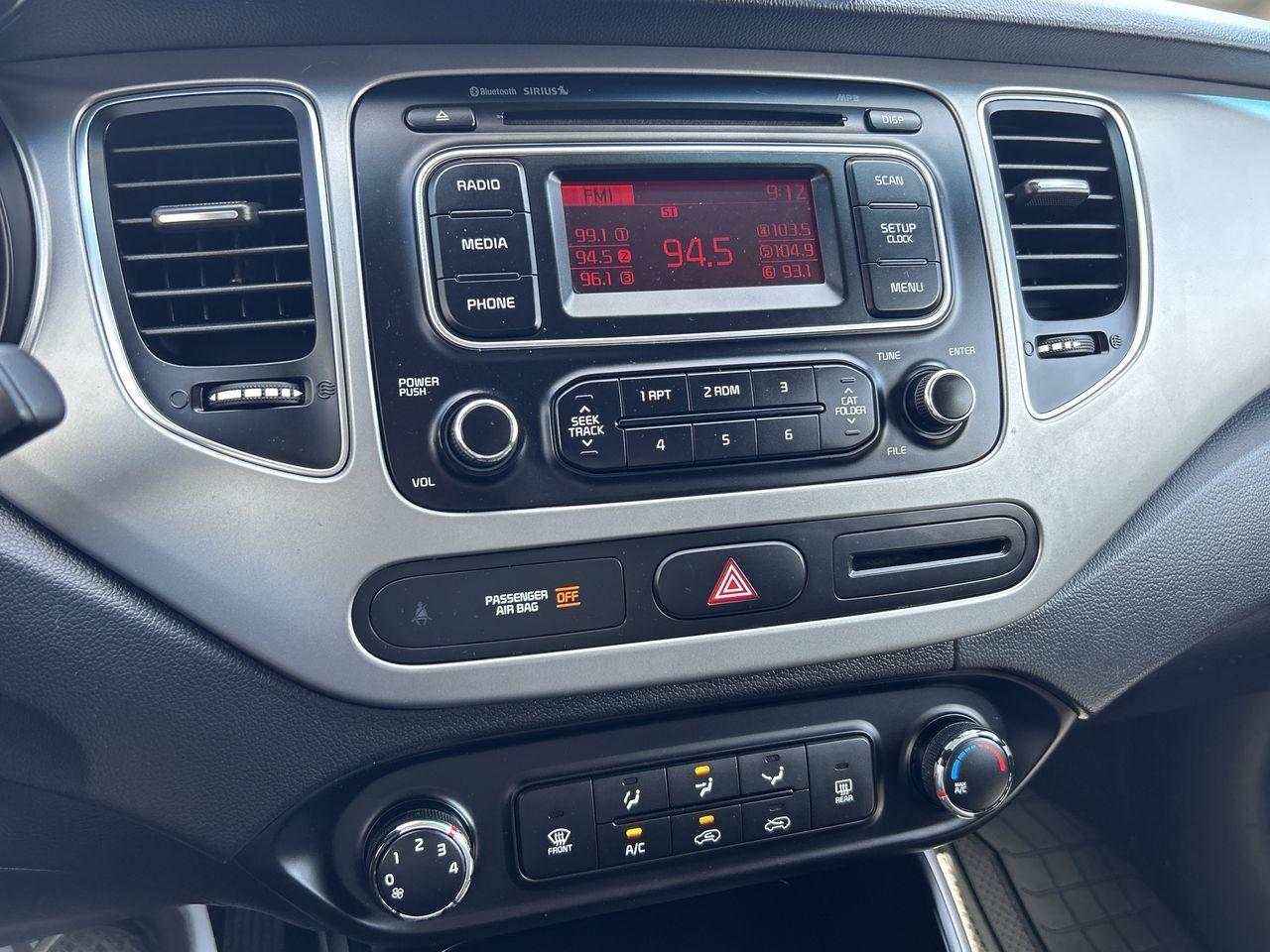 2014 Kia Rondo in Vancouver, British Columbia