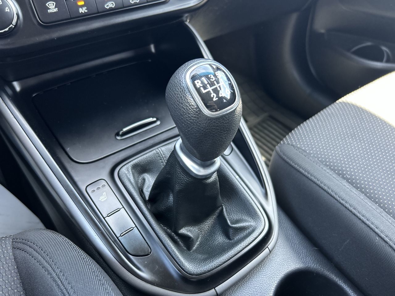 2014 Kia Rondo in Vancouver, British Columbia
