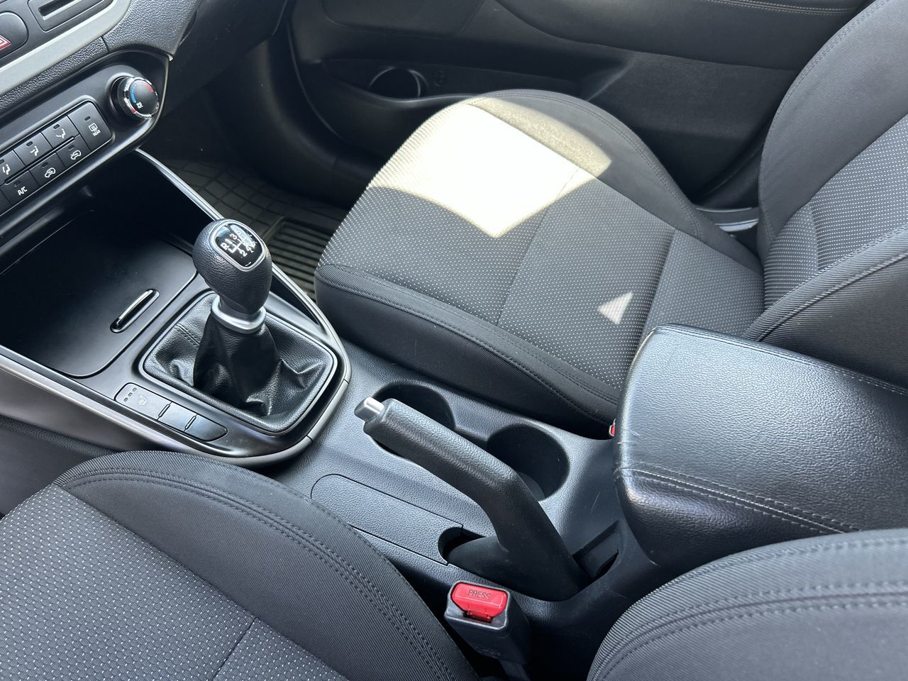 2014 Kia Rondo in Vancouver, British Columbia