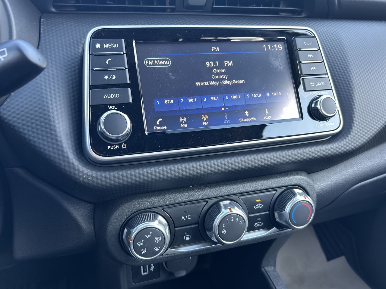 2025 Nissan Kicks Play in Vancouver, British Columbia