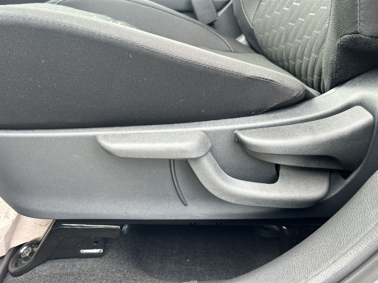 2025 Nissan Kicks Play in Vancouver, British Columbia