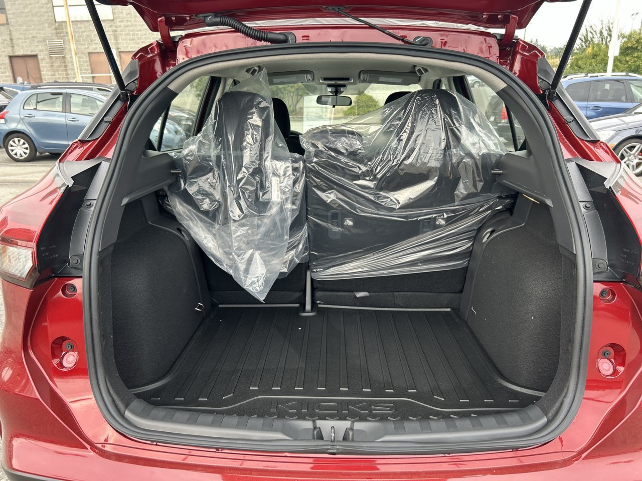 2025 Nissan Kicks Play