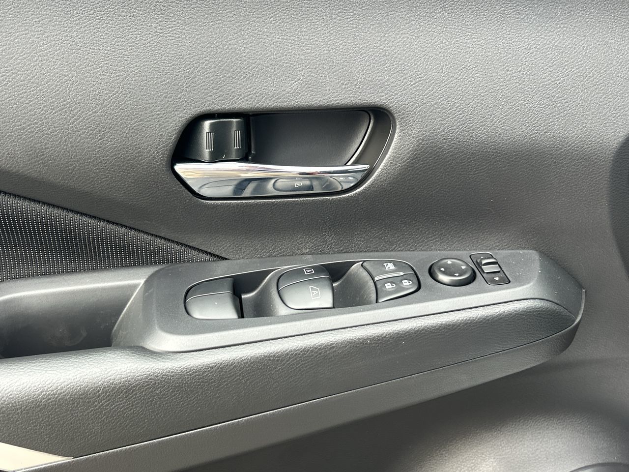 2025 Nissan Kicks Play