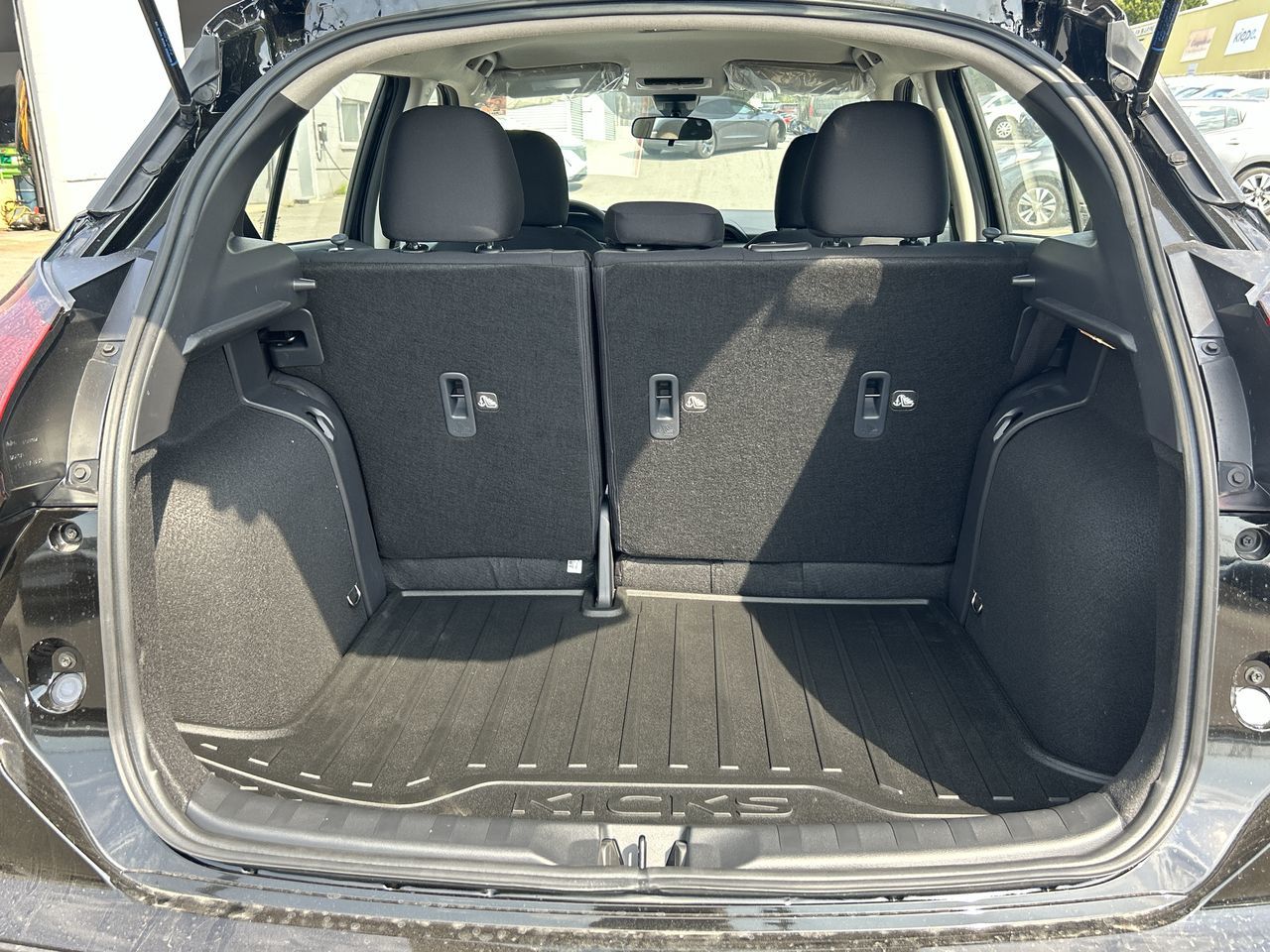 2025 Nissan Kicks Play