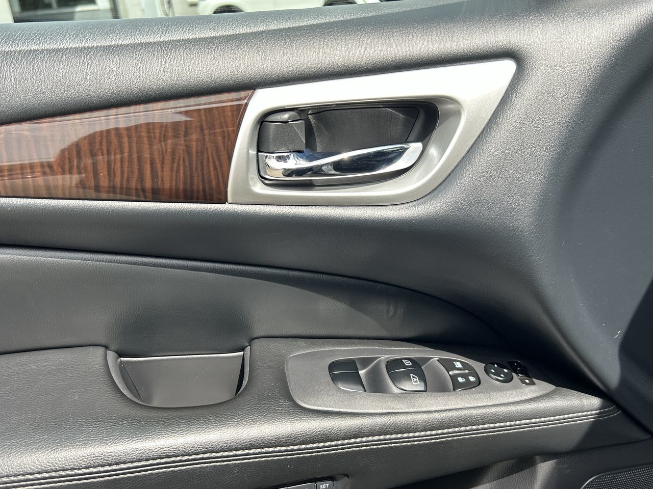 2014 Nissan PATHFINDER HYBRID in Vancouver, British Columbia