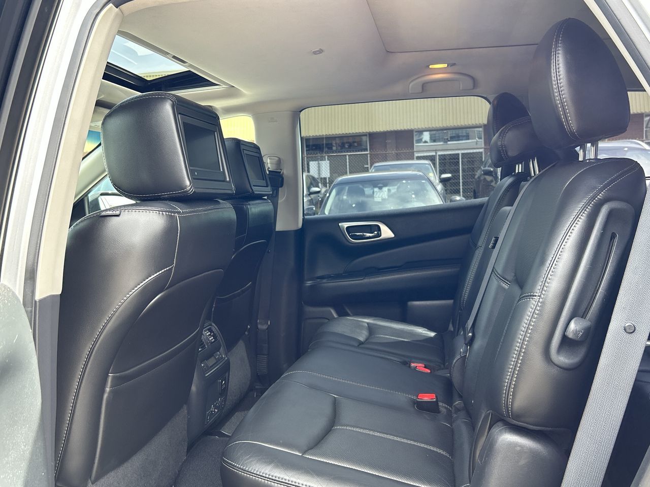 2014 Nissan PATHFINDER HYBRID in Vancouver, British Columbia