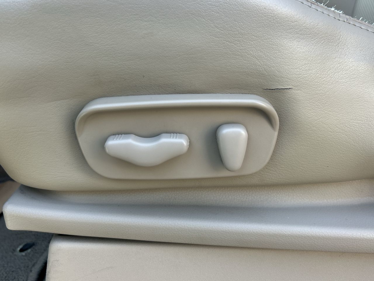 2011 Nissan Pathfinder in Vancouver, British Columbia