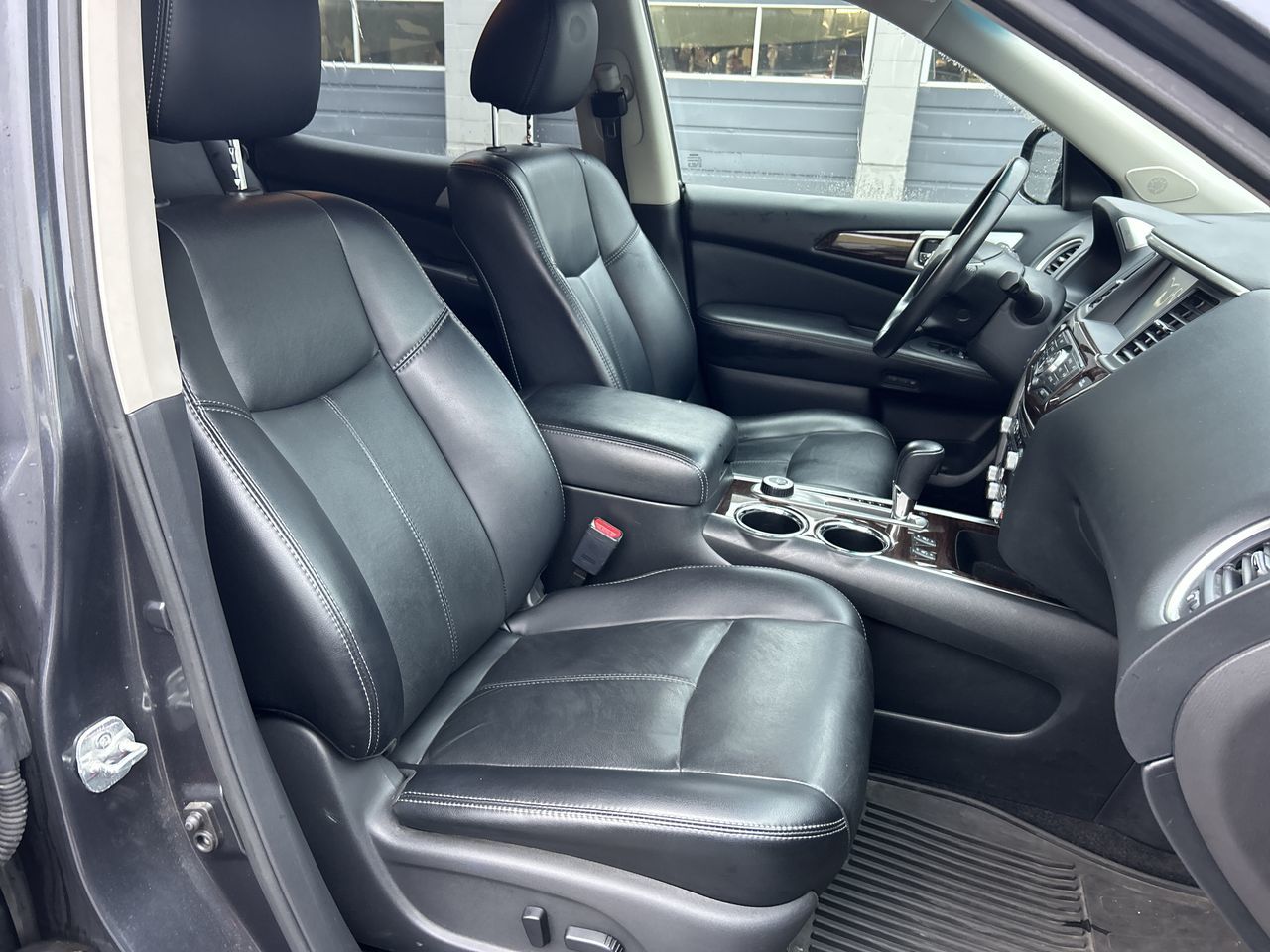 2014 Nissan Pathfinder in Vancouver, British Columbia