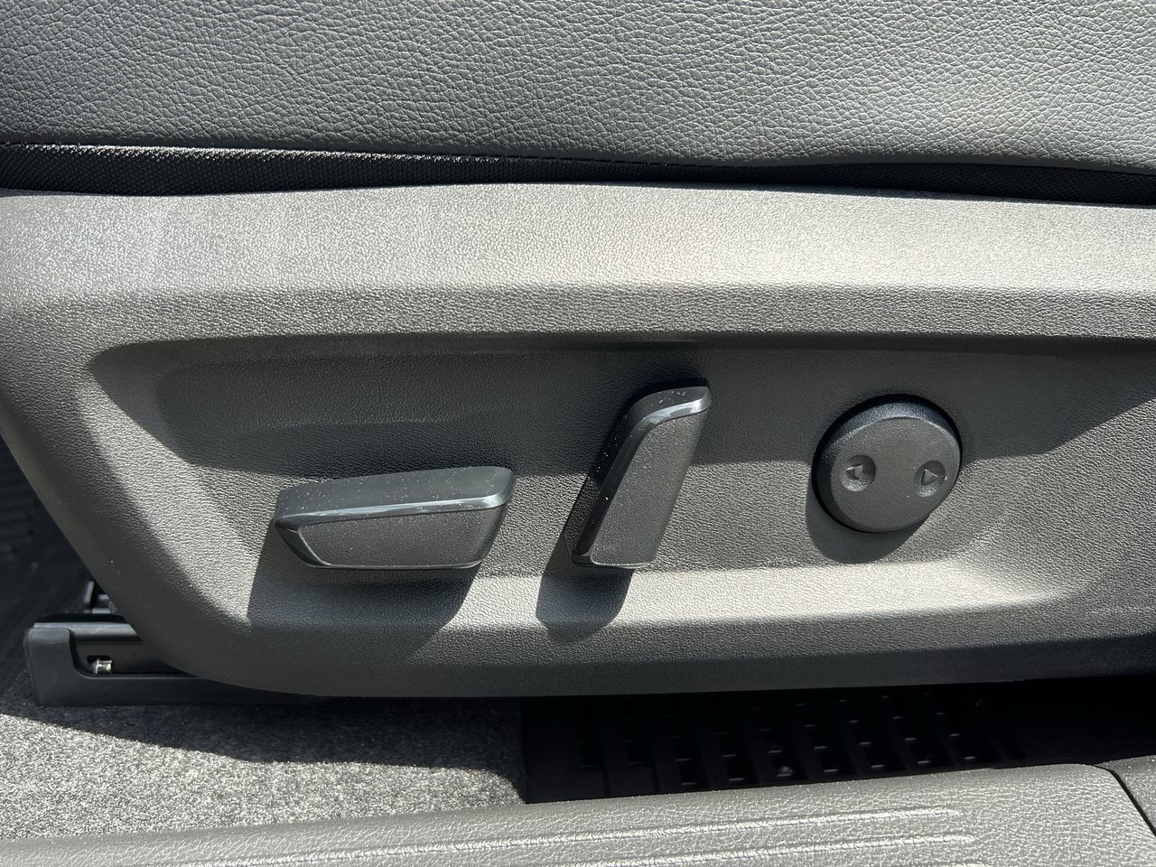 2025 Nissan Rogue in Vancouver, British Columbia