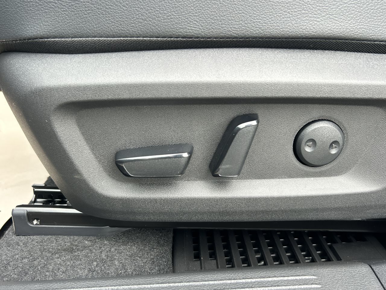 2025 Nissan Rogue in Vancouver, British Columbia