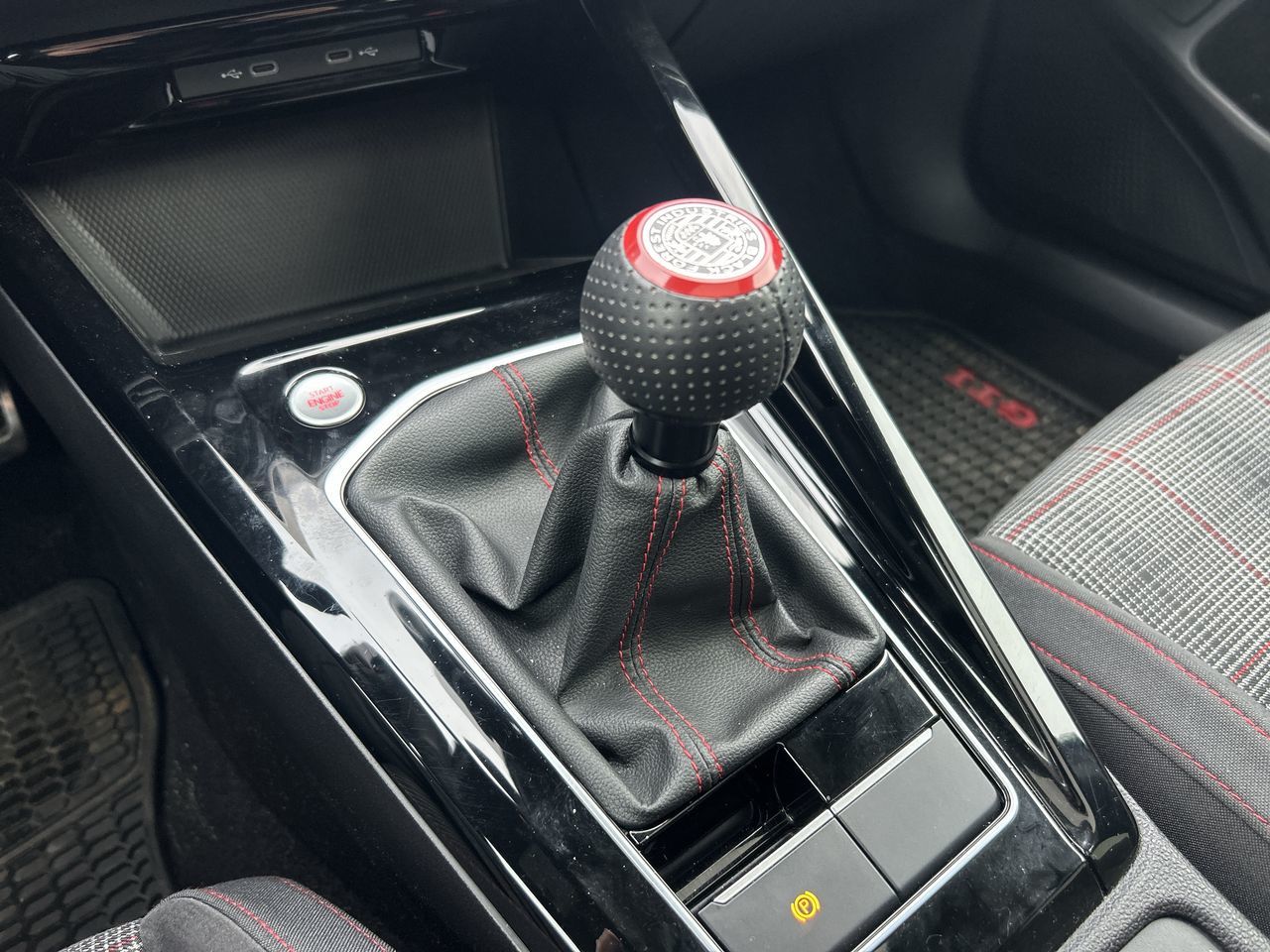 Volkswagen GTI  2023 à Vancouver, Colombie-Britannique